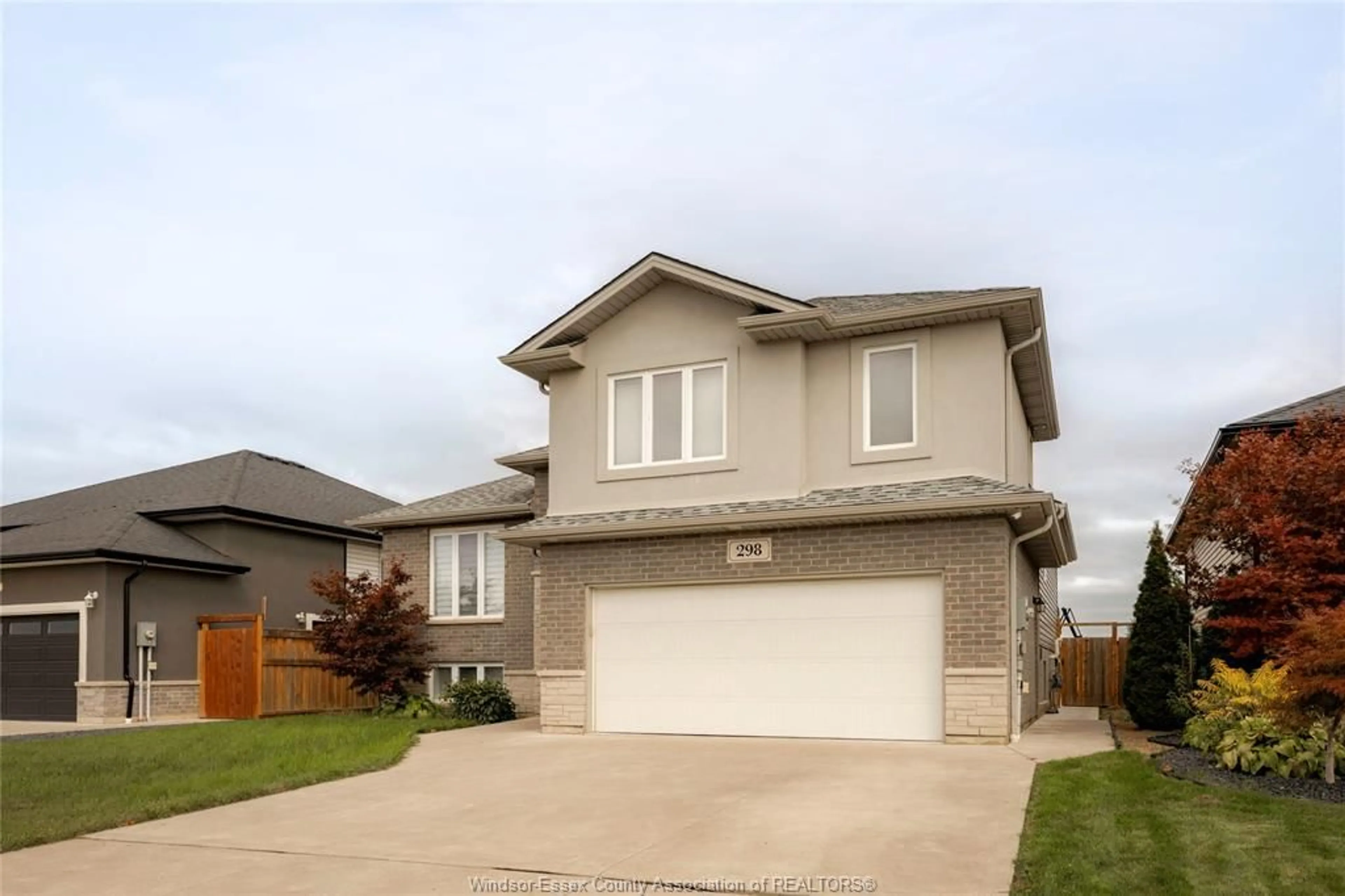 Home with vinyl exterior material, street for 298 WELSH Ave, Amherstburg Ontario N9V 4C8