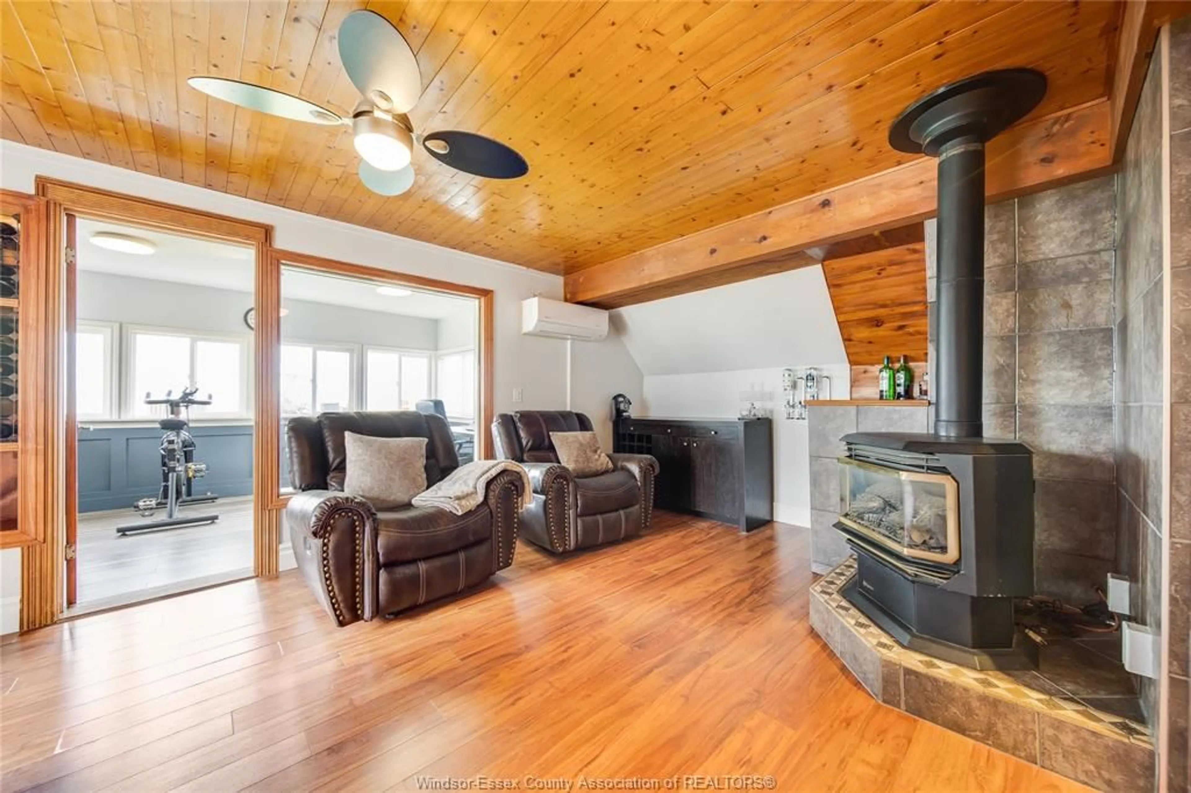Living room with furniture, wood/laminate floor for 1328 SHORELINE Ave, Lakeshore Ontario N0R 1A0