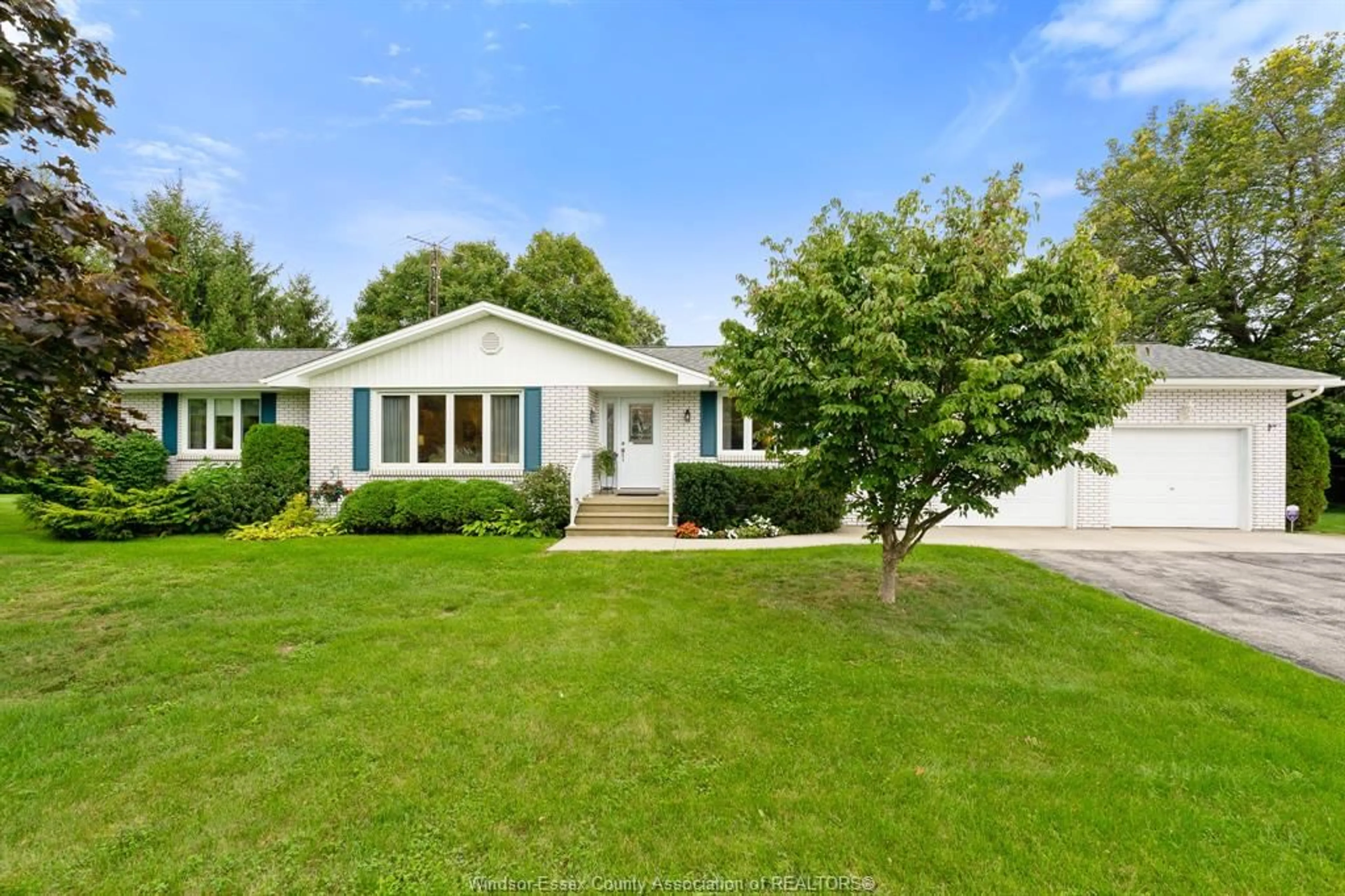Home with vinyl exterior material, street for 234 Essex Rd 18, Leamington Ontario N8H 3V5