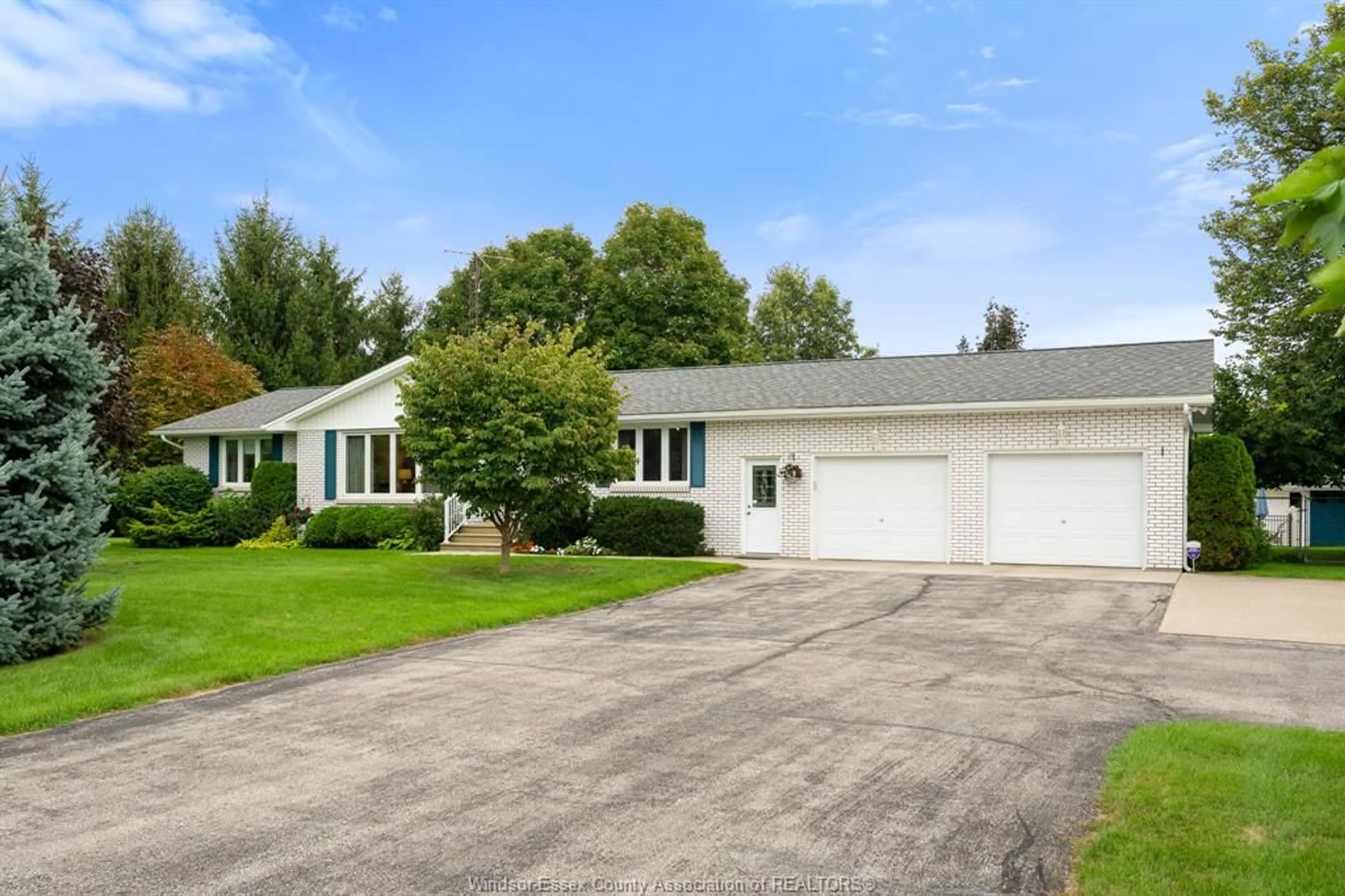 Home with vinyl exterior material, street for 234 Essex Rd 18, Leamington Ontario N8H 3V5