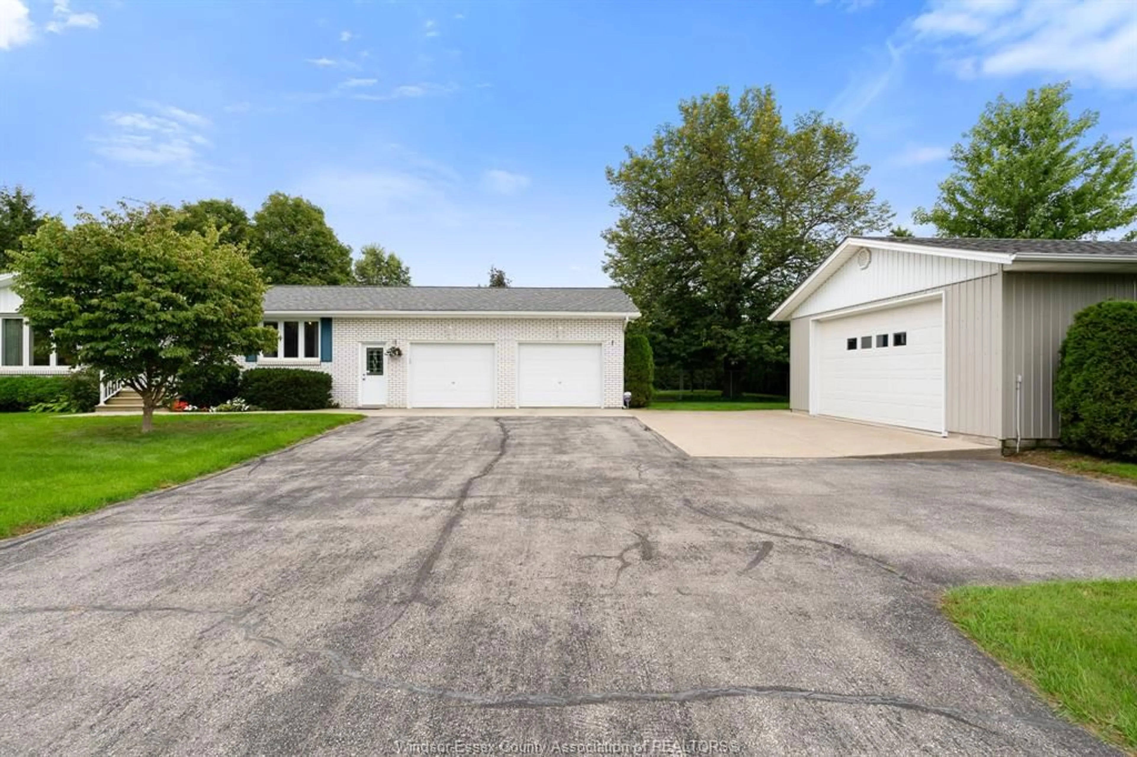 Indoor garage for 234 Essex Rd 18, Leamington Ontario N8H 3V5