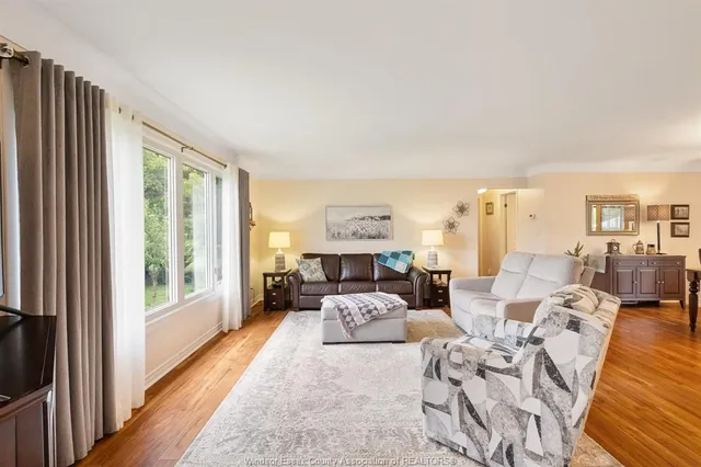 234 Essex Rd 18, Leamington 5