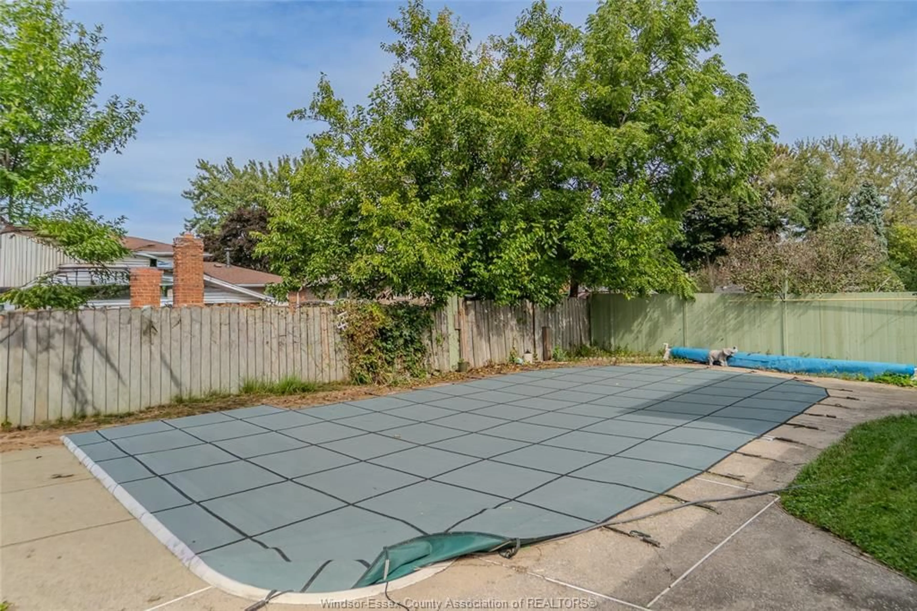Patio, street for 9880 ASGARD Rd, Windsor Ontario N8R 1E2