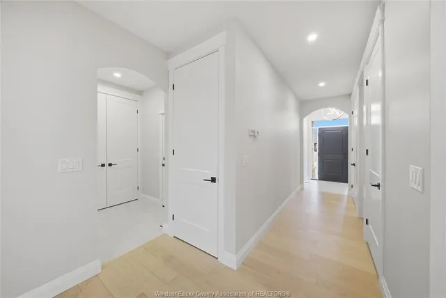447 CASERTA Cres, Lakeshore 5