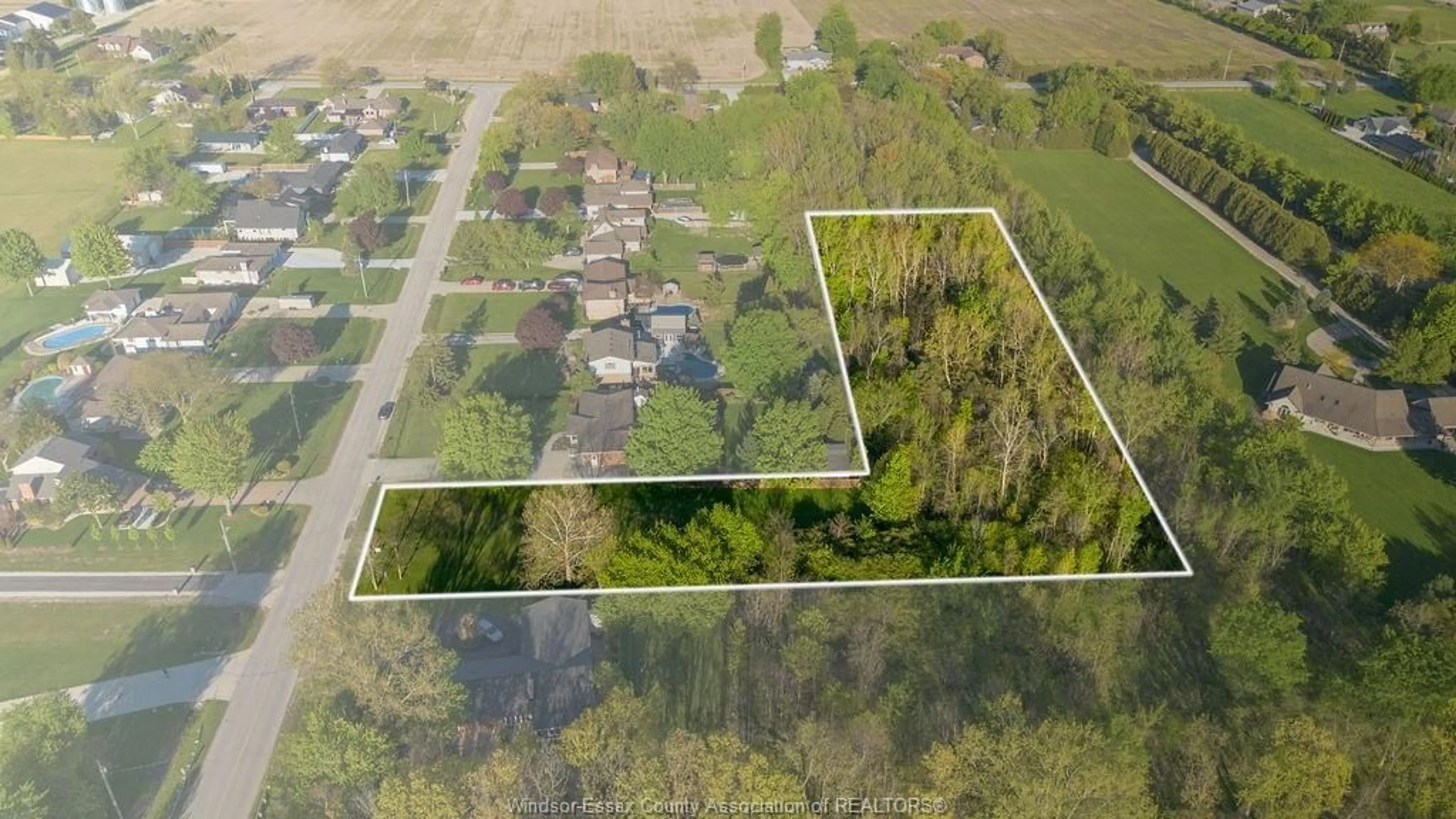 A pic from outside/outdoor area/front of a property/back of a property/a pic from drone, street for V/L BISSONNETTE Lane, Lakeshore Ontario N0R 1V0