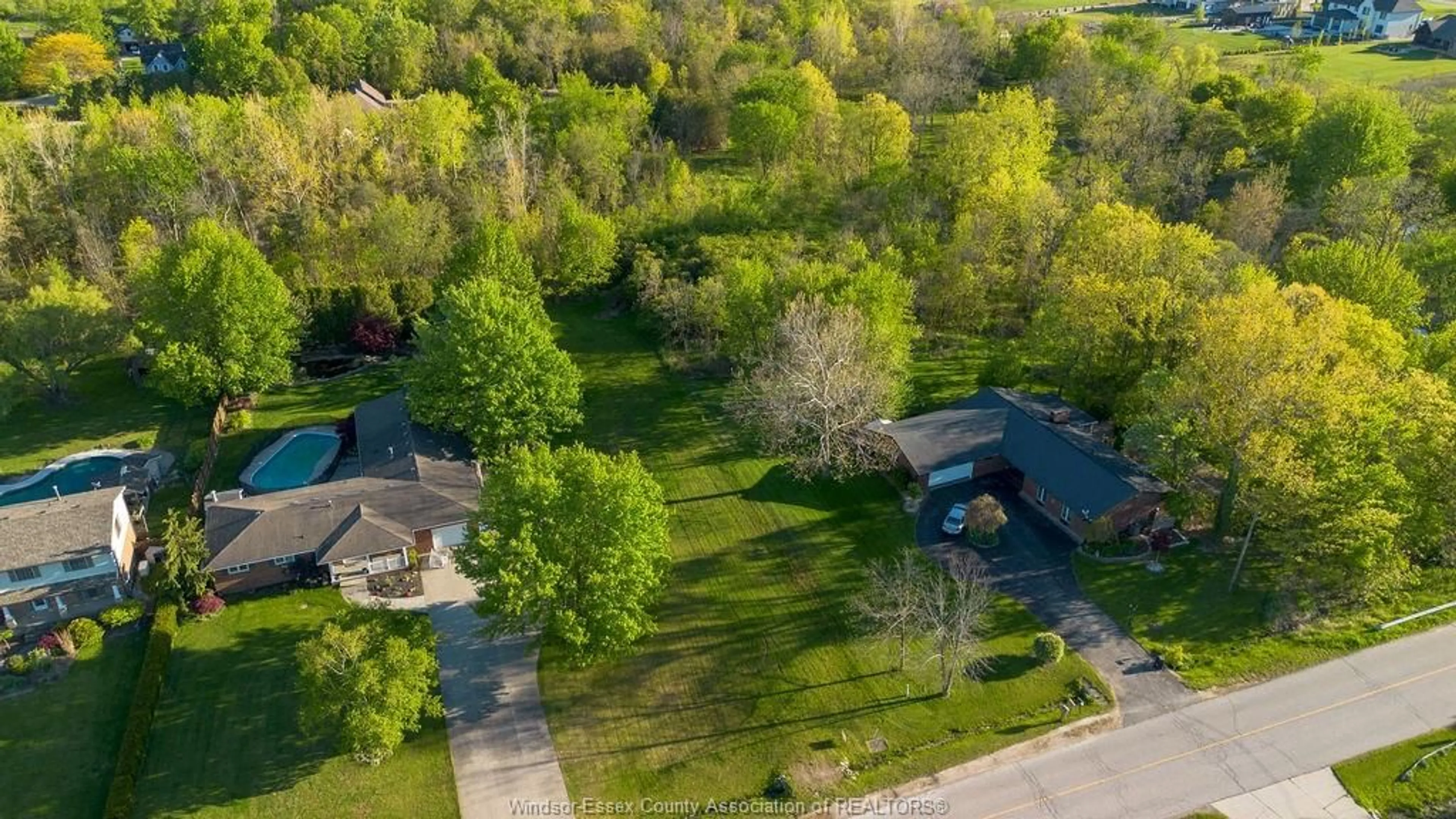 A pic from outside/outdoor area/front of a property/back of a property/a pic from drone, street for V/L BISSONNETTE Lane, Lakeshore Ontario N0R 1V0