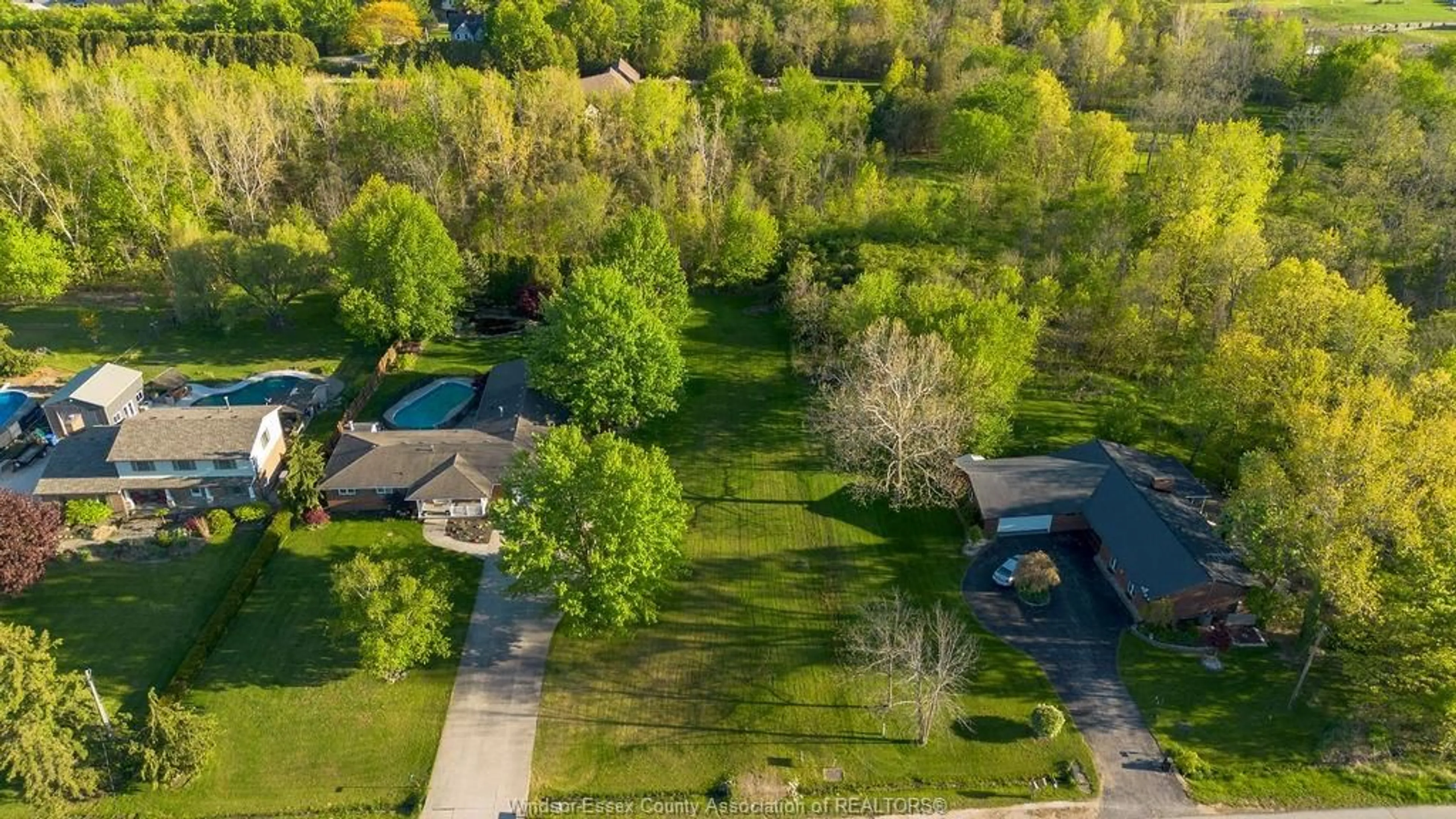 A pic from outside/outdoor area/front of a property/back of a property/a pic from drone, street for V/L BISSONNETTE Lane, Lakeshore Ontario N0R 1V0