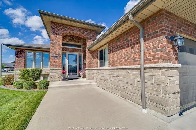 35 MARSHWOODS Blvd, Kingsville 4
