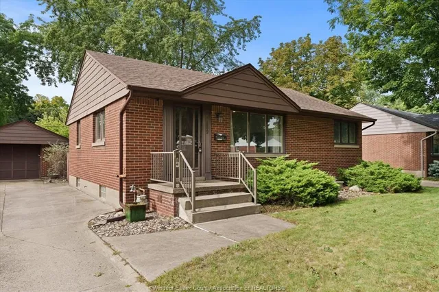 3189 MCKAY, Windsor 2
