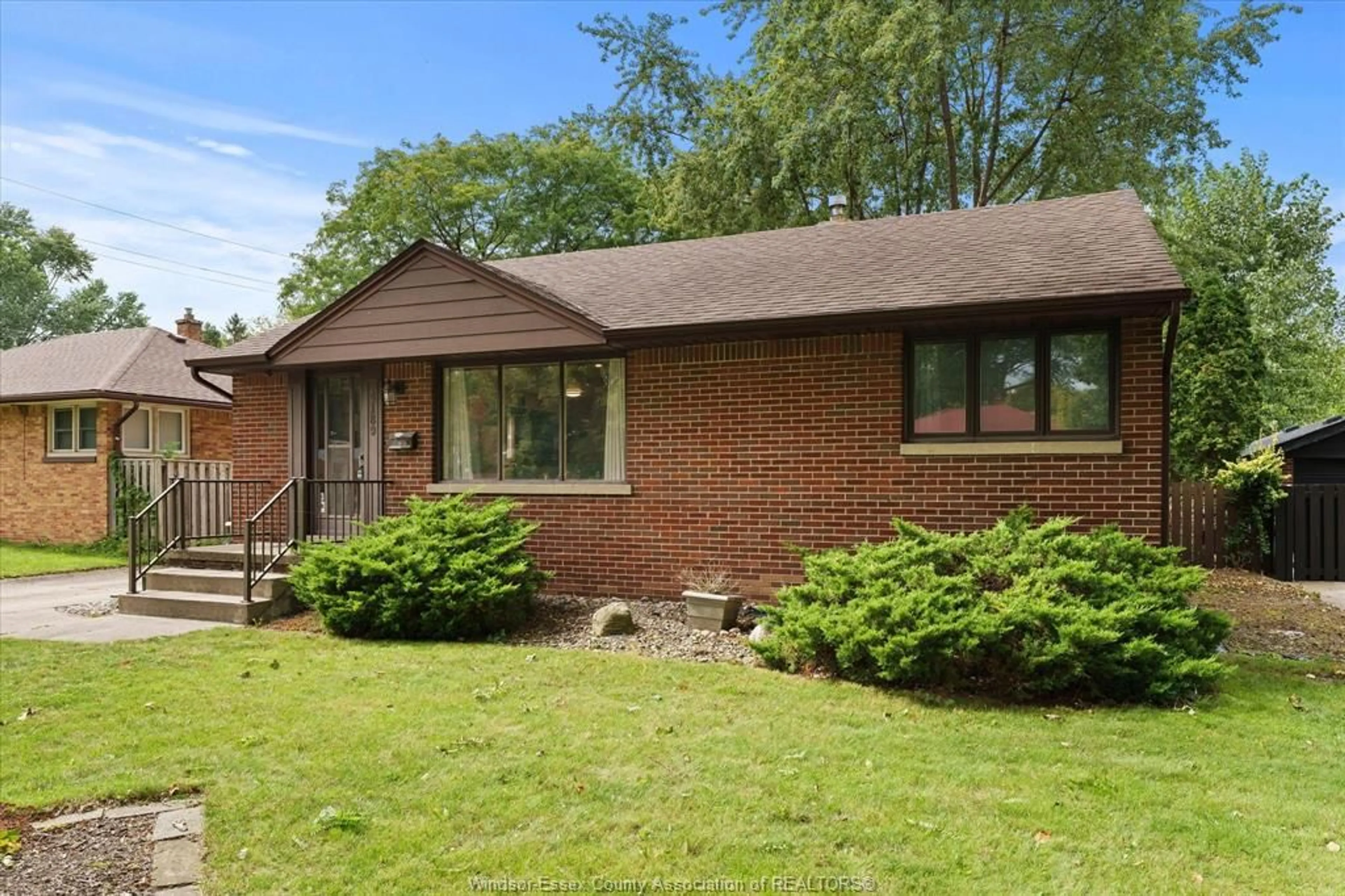 Home with brick exterior material, street for 3189 MCKAY, Windsor Ontario N93E 2R4
