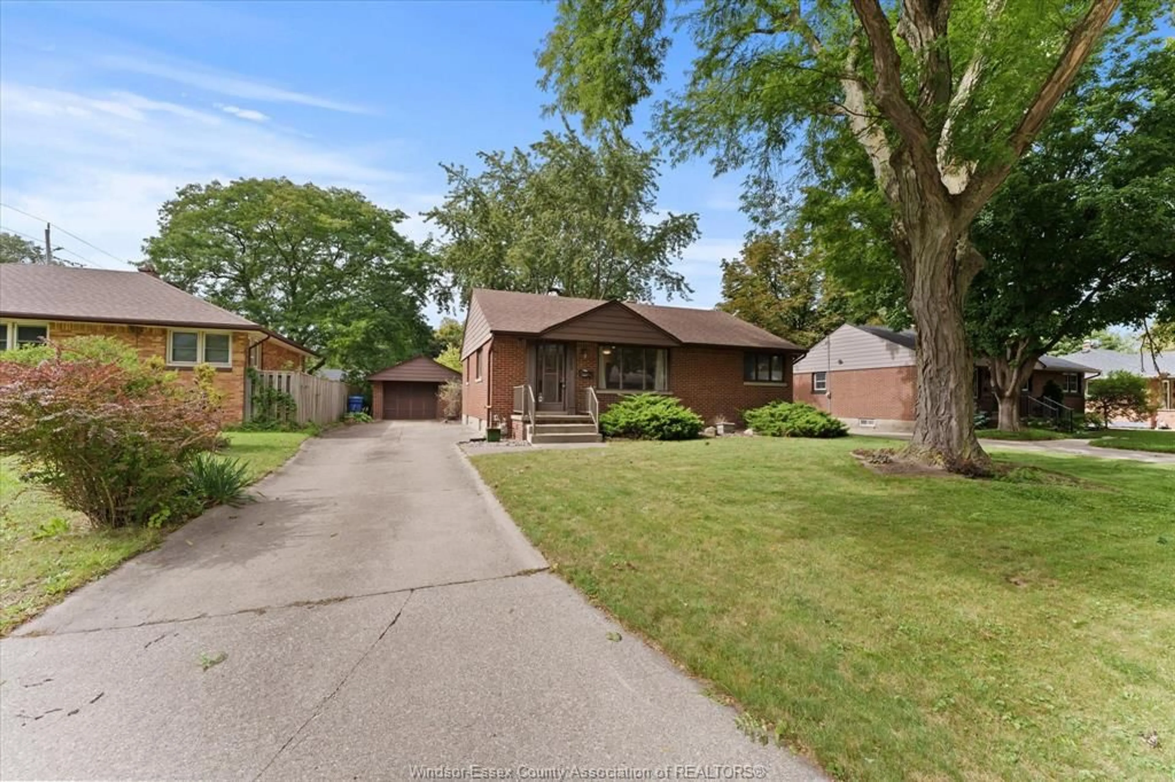 A pic from outside/outdoor area/front of a property/back of a property/a pic from drone, street for 3189 MCKAY, Windsor Ontario N93E 2R4