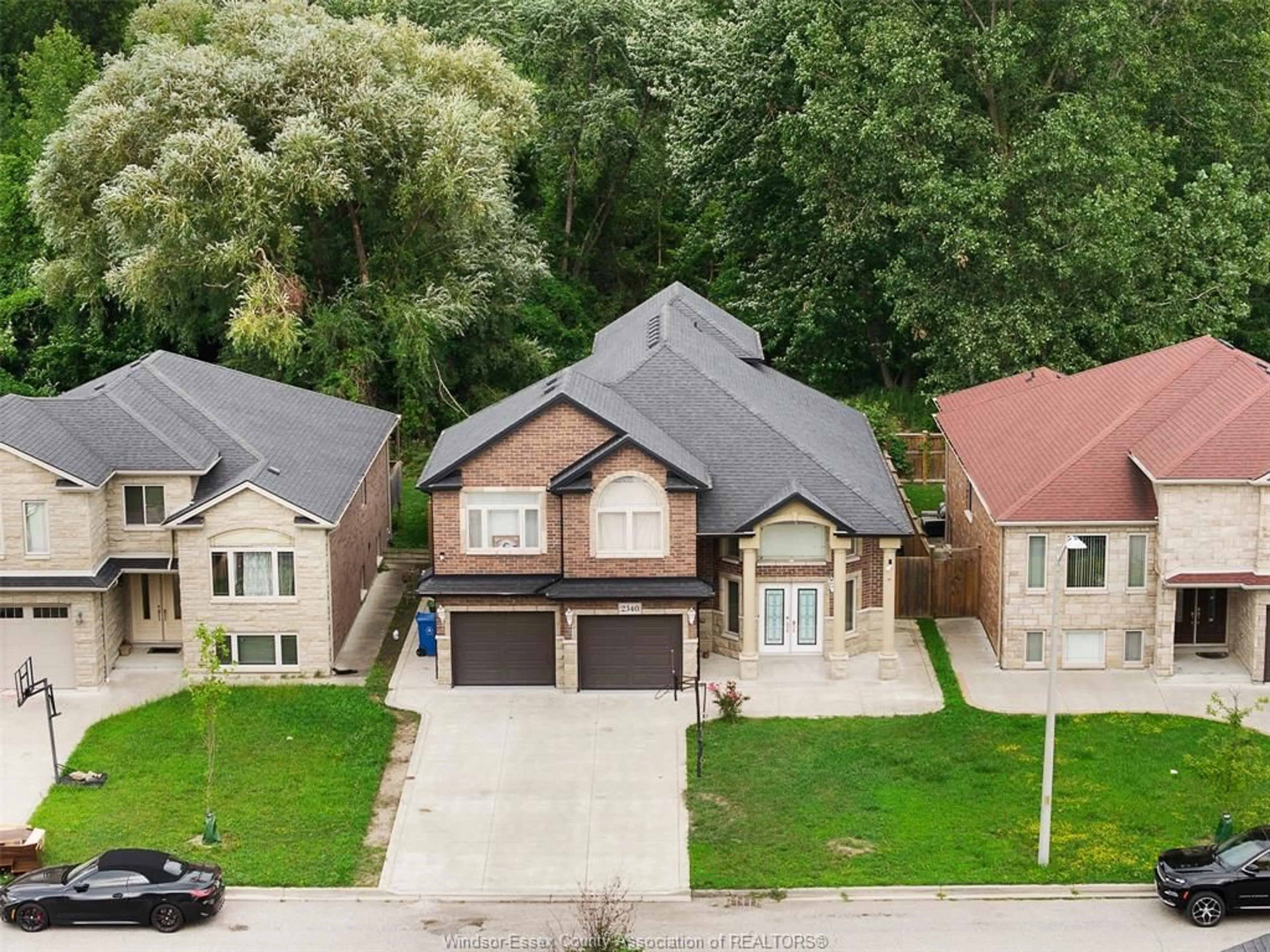 A pic from outside/outdoor area/front of a property/back of a property/a pic from drone, street for 2340 RANKIN Ave, Windsor Ontario N8B 3V8