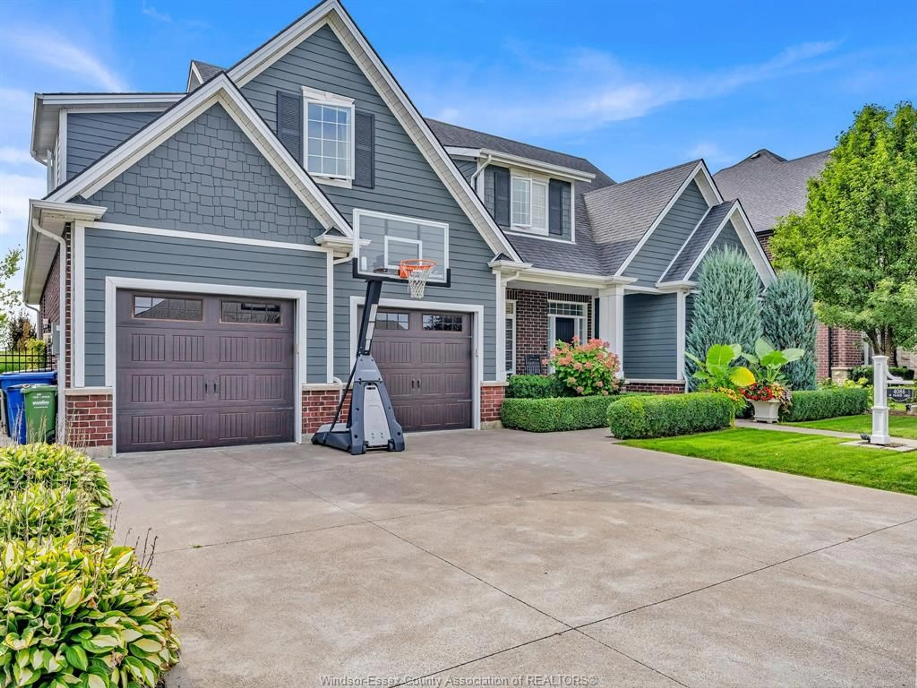 Home with vinyl exterior material, street for 4086 ST. FRANCIS Cres, LaSalle Ontario N9H 0B1