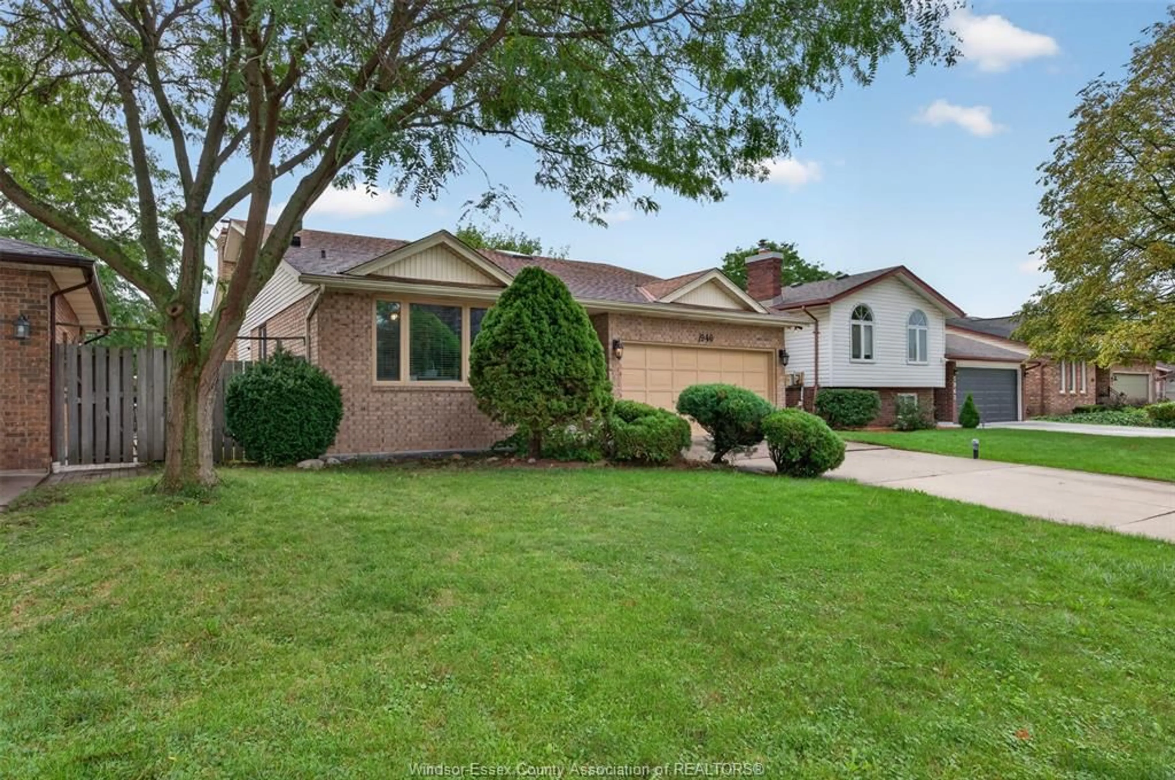 Unknown for 1946 LEPAIN Cres, LaSalle Ontario N9H 2J2