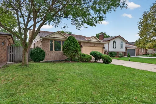 1946 LEPAIN Cres, LaSalle 2