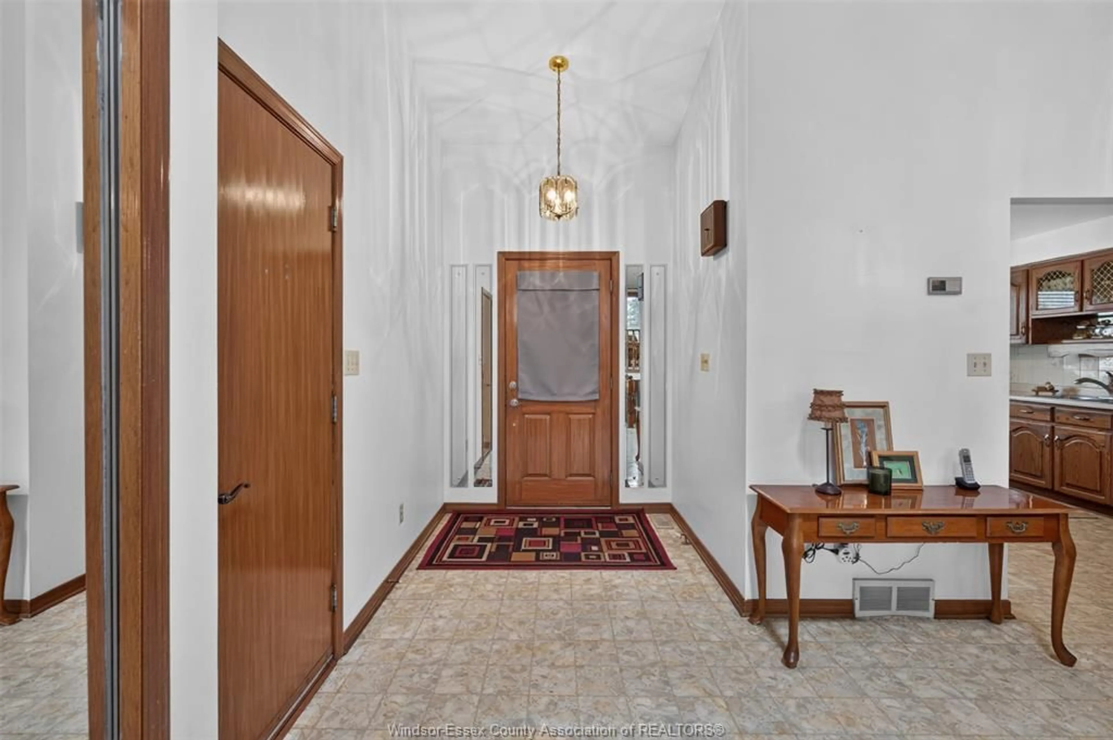 Indoor foyer for 1946 LEPAIN Cres, LaSalle Ontario N9H 2J2