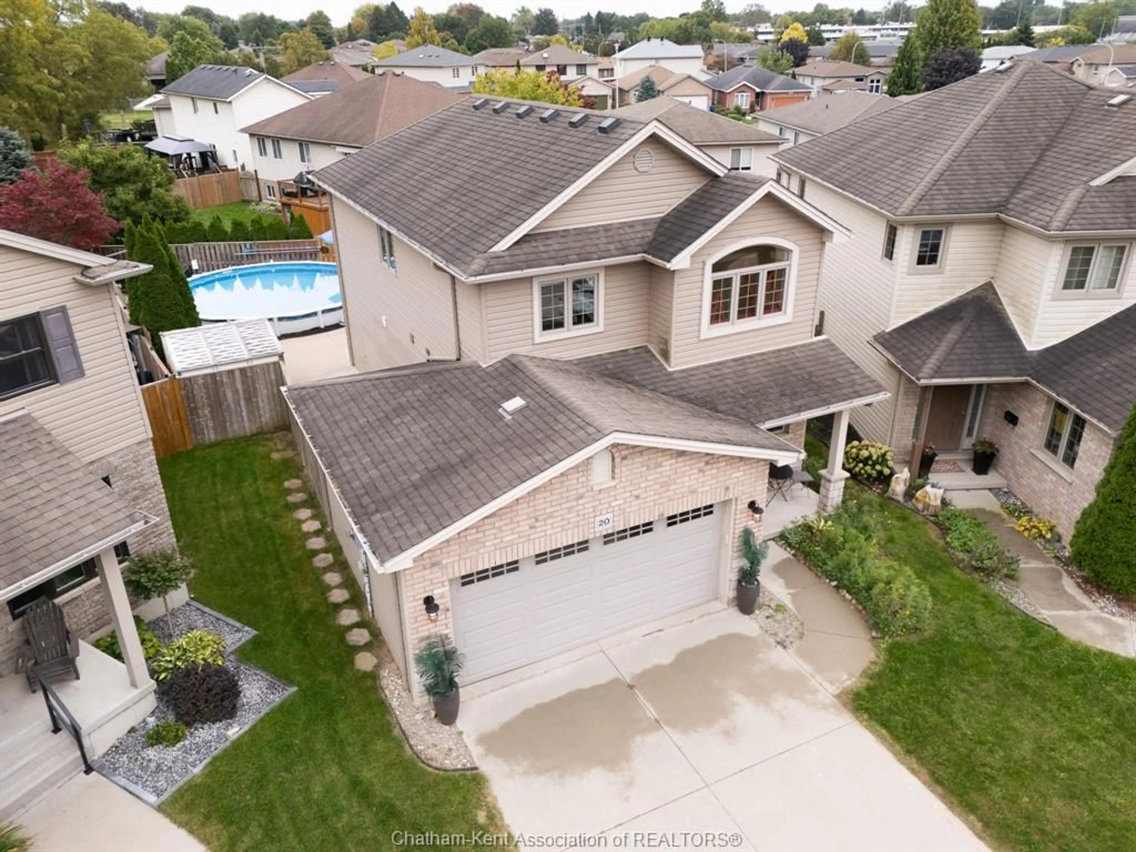 A pic from outside/outdoor area/front of a property/back of a property/a pic from drone, street for 20 GOLODENROD Crt, Chatham Ontario N7L 0A2
