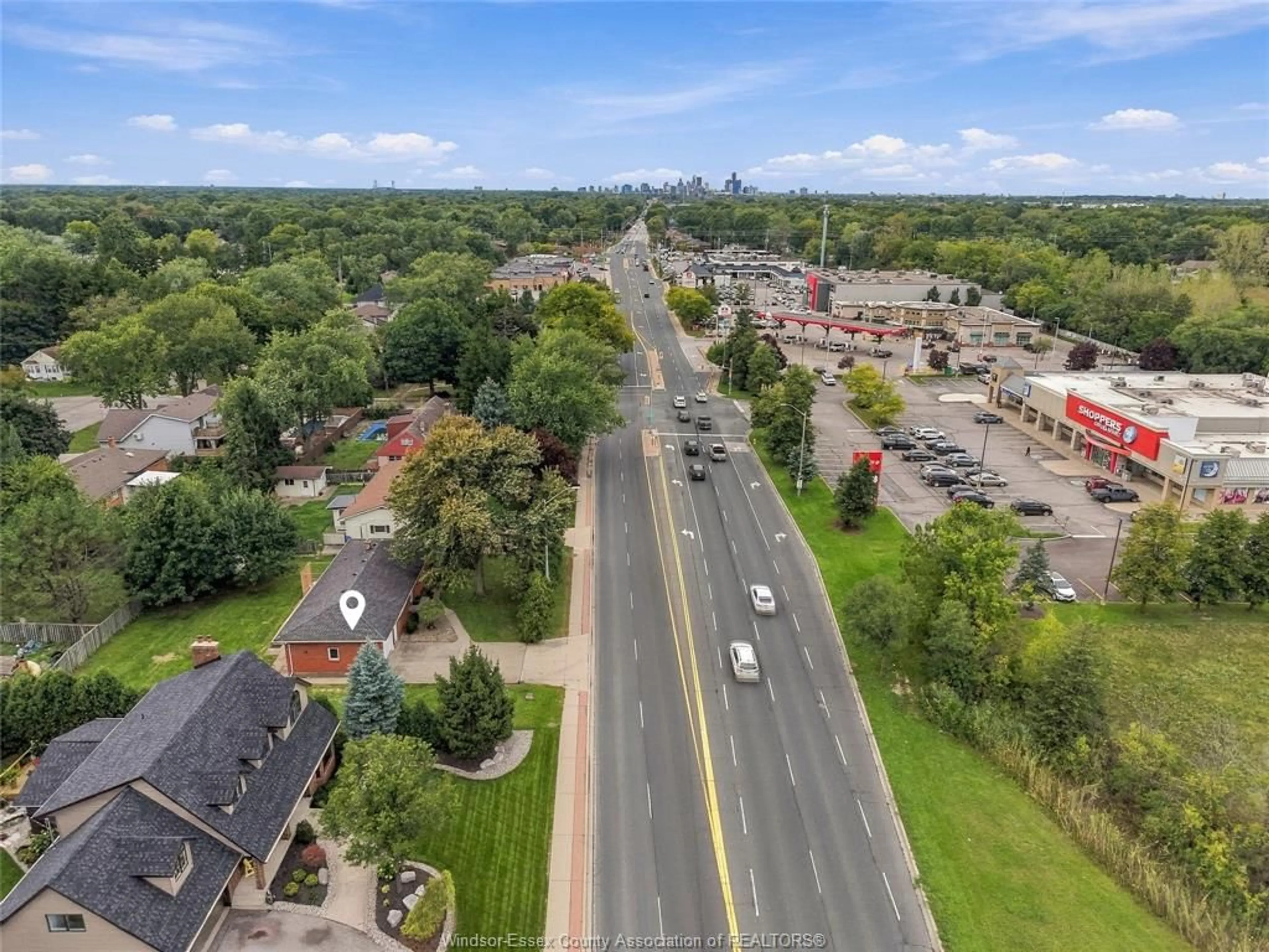 A pic from outside/outdoor area/front of a property/back of a property/a pic from drone, street for 4045 DOUGALL Ave, Windsor Ontario N9G 1X4
