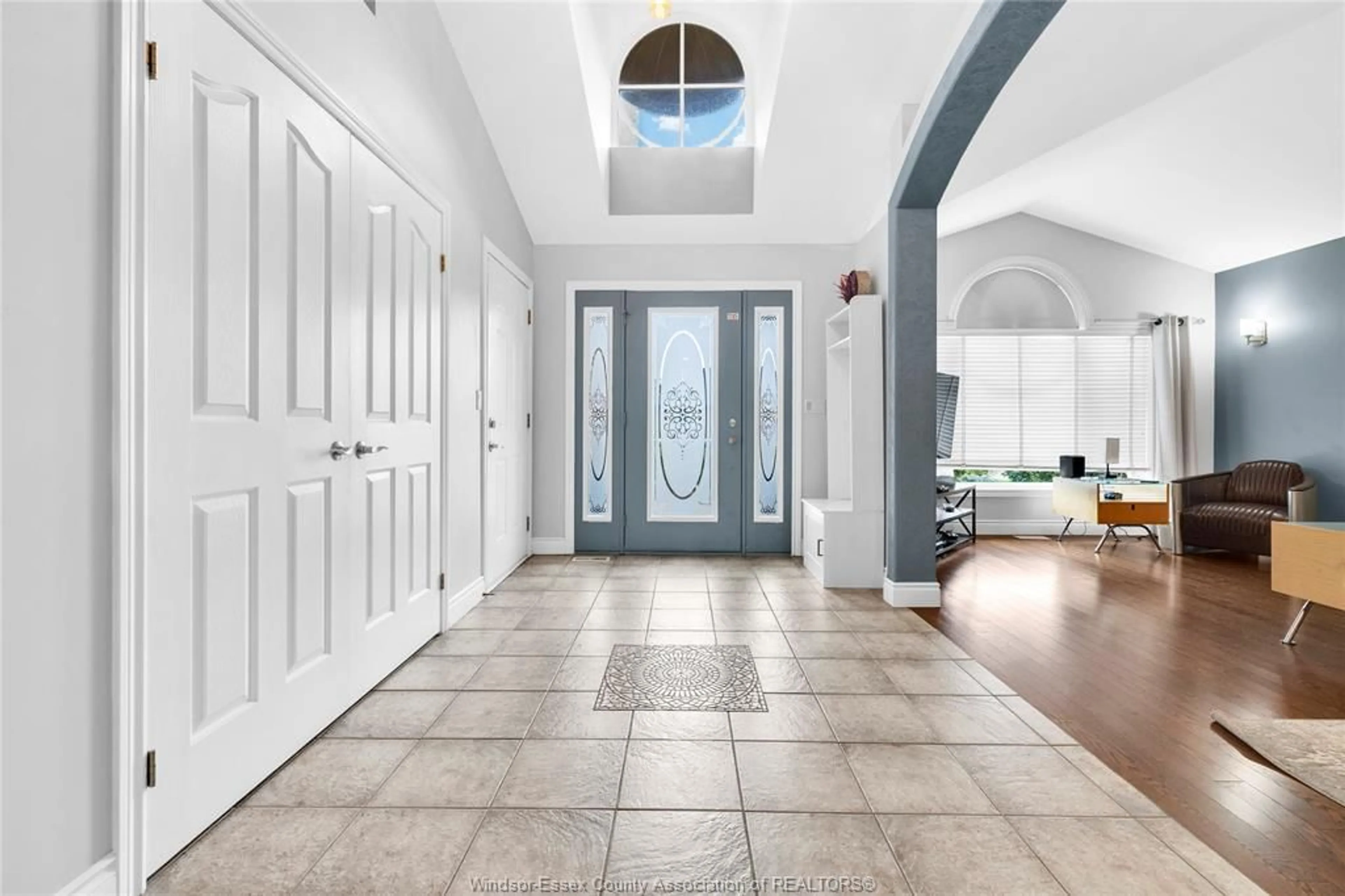 Indoor foyer for 1371 MATTHEW Cres, Lakeshore Ontario N0R 1A0