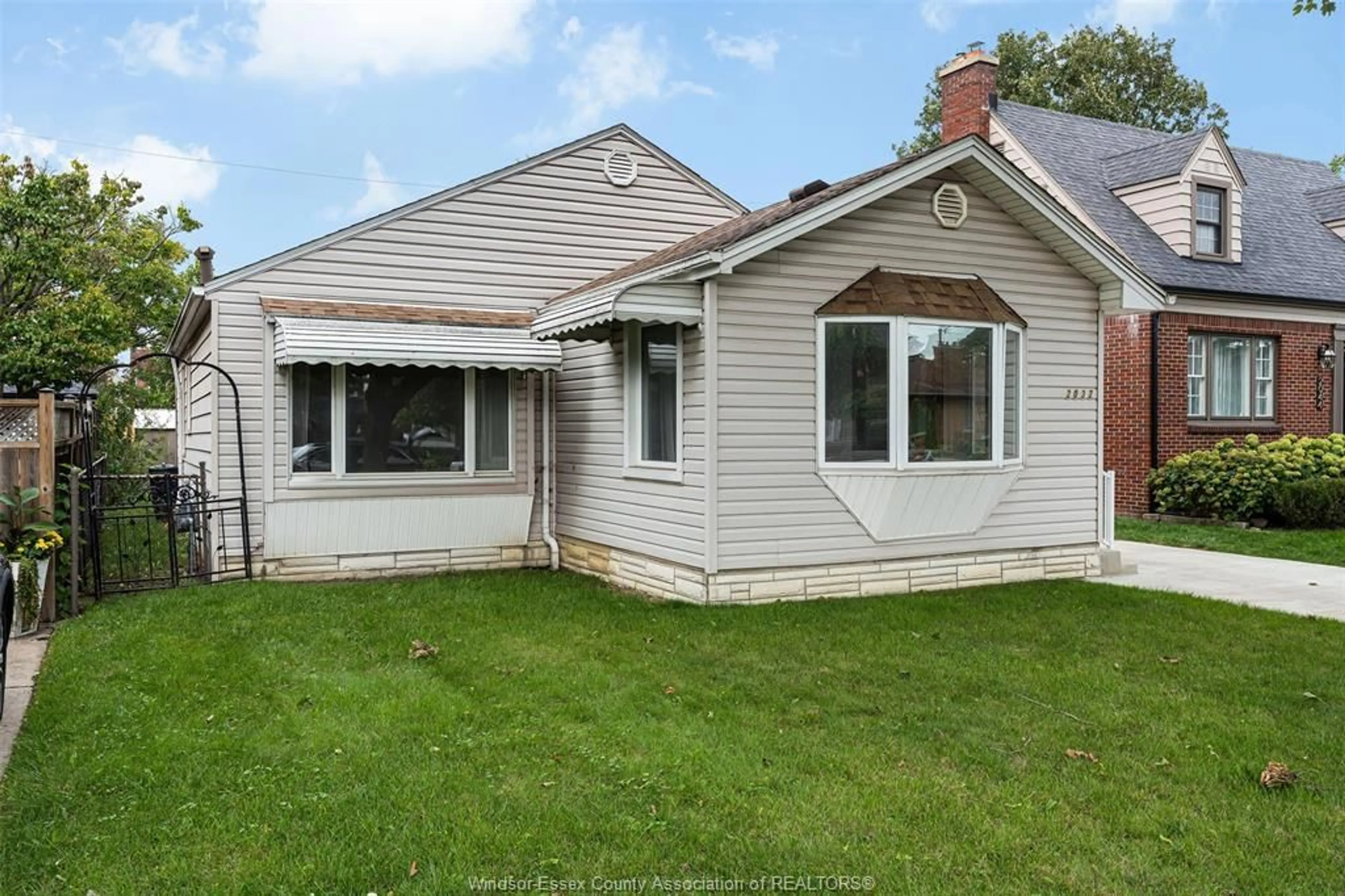 Home with vinyl exterior material, street for 2032 VERDUN, Windsor Ontario N8W 1P7