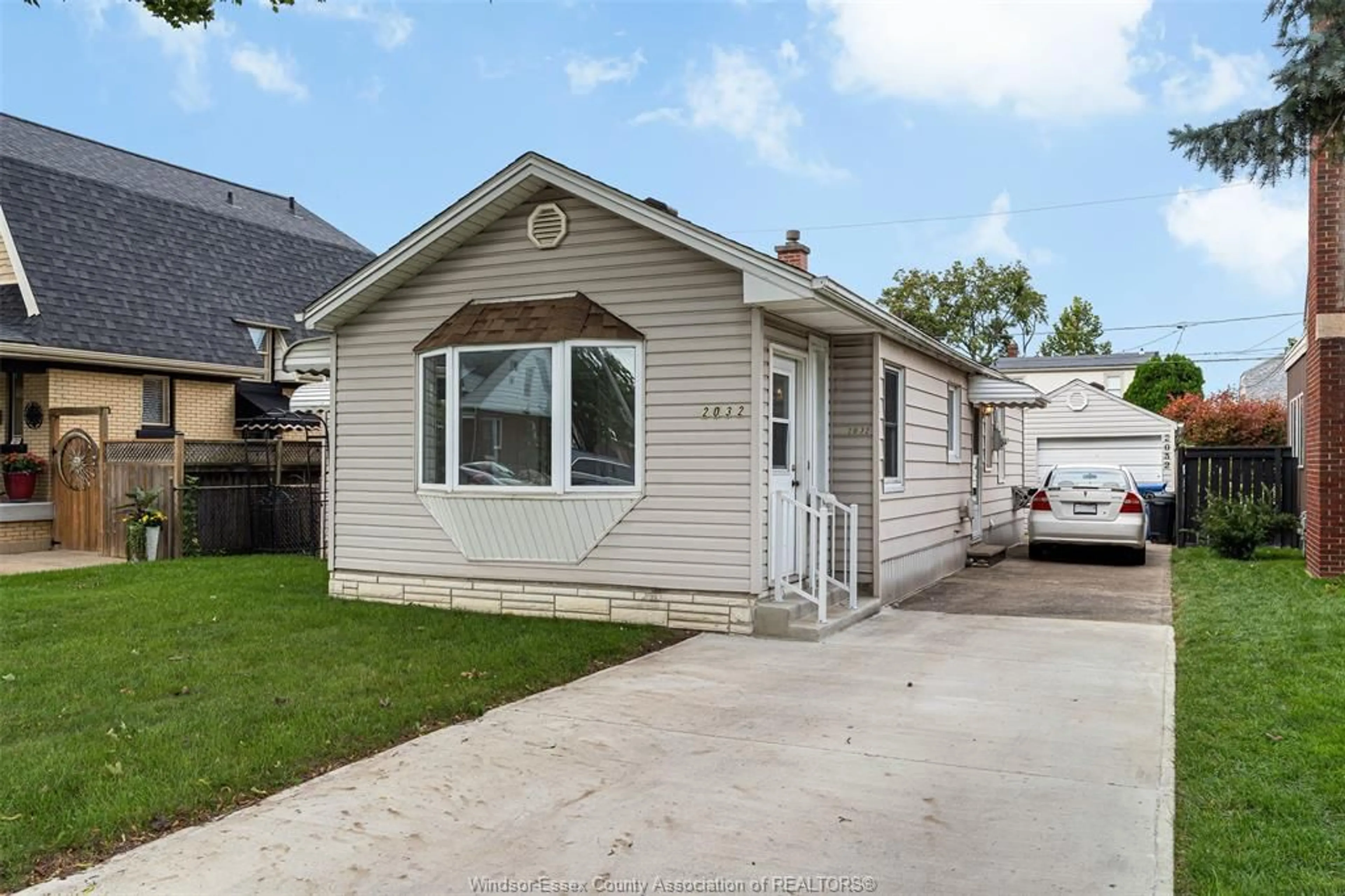 Home with vinyl exterior material, street for 2032 VERDUN, Windsor Ontario N8W 1P7