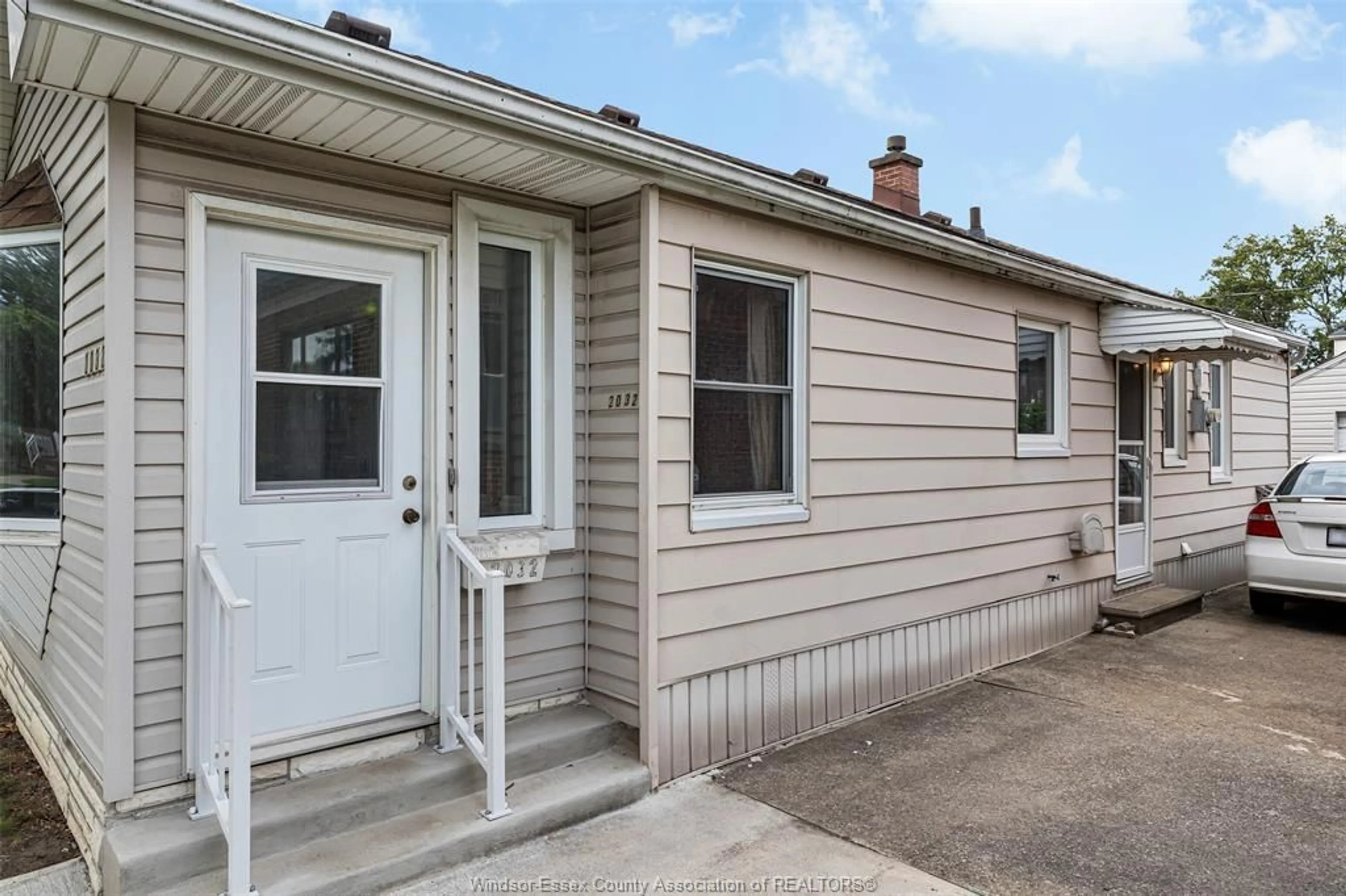 Home with vinyl exterior material, street for 2032 VERDUN, Windsor Ontario N8W 1P7
