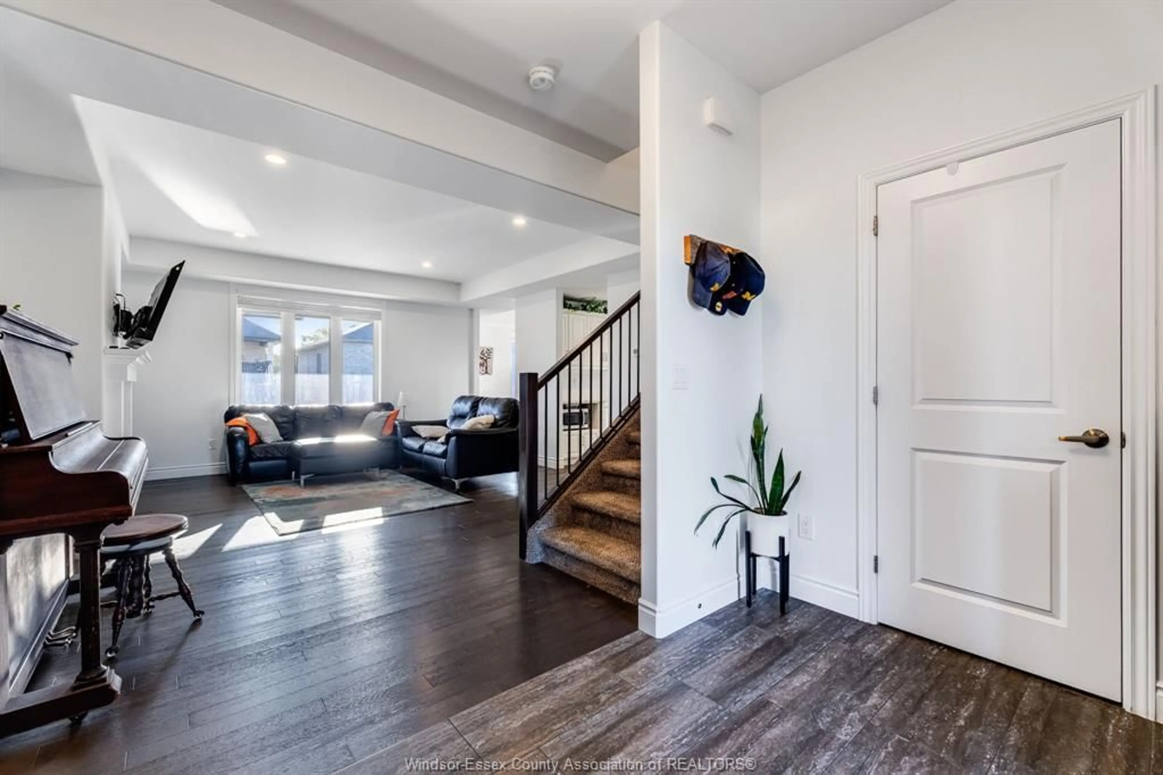 Indoor entryway for 148 Summer St, Belle River Ontario N8L 0G9