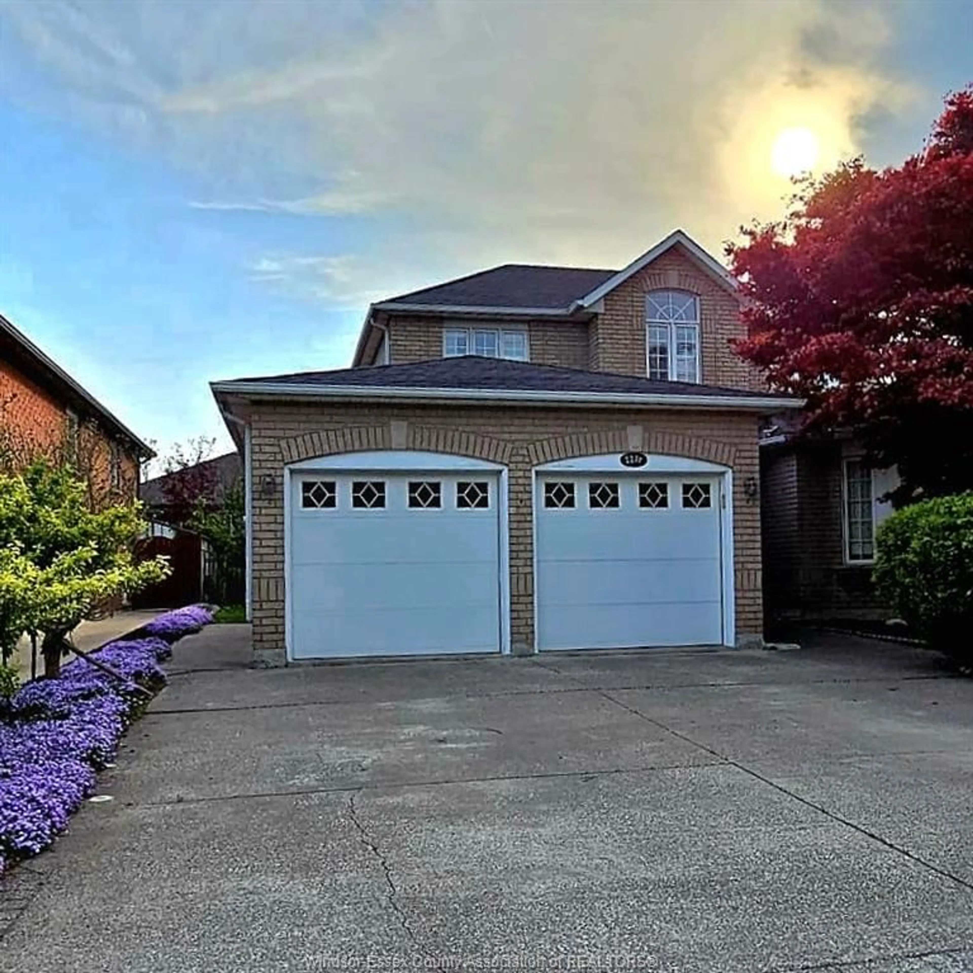 Indoor garage for 2271 RANDOLPH Ave, Windsor Ontario N9B 3V8