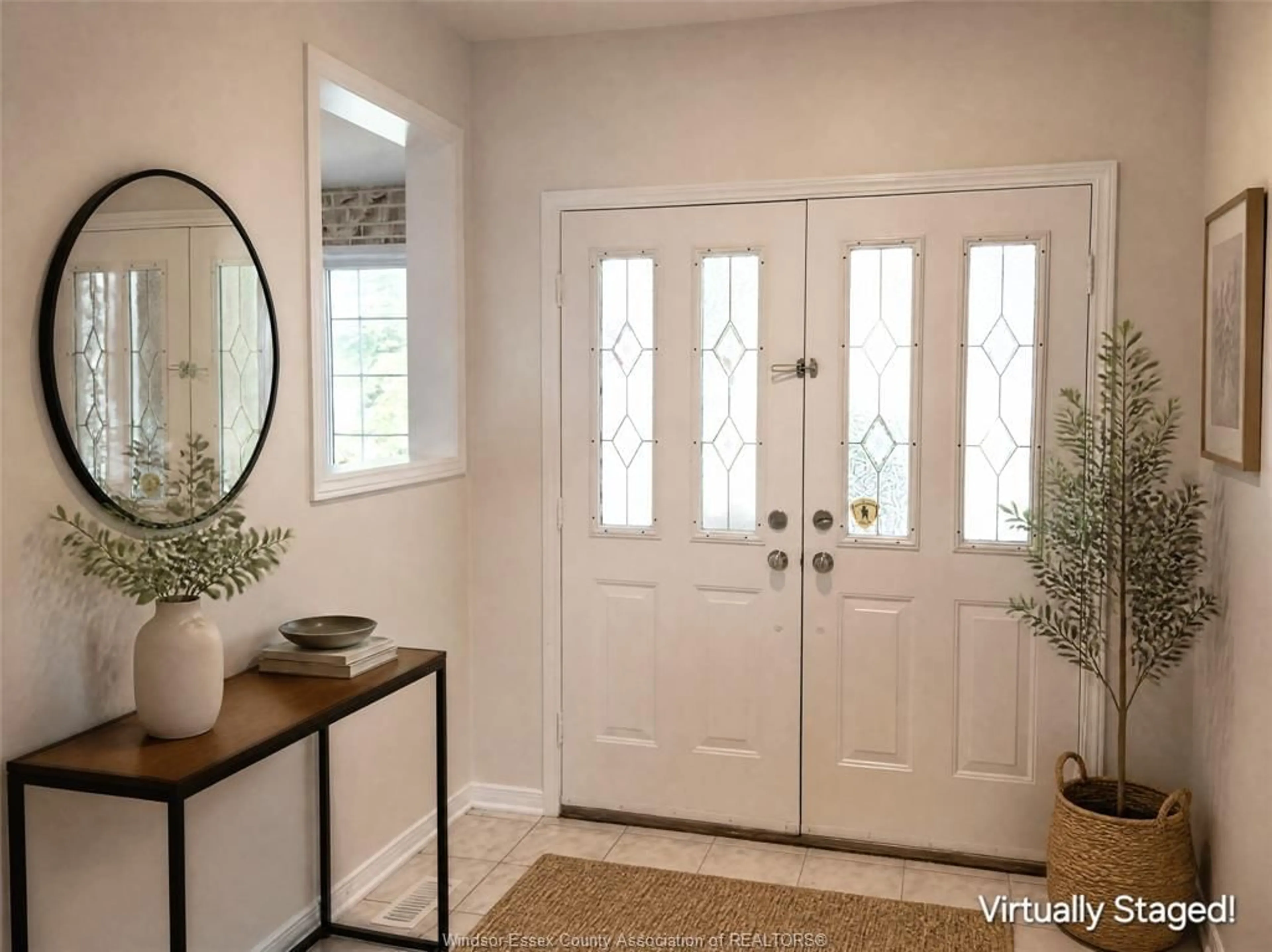 Indoor entryway for 2271 RANDOLPH Ave, Windsor Ontario N9B 3V8