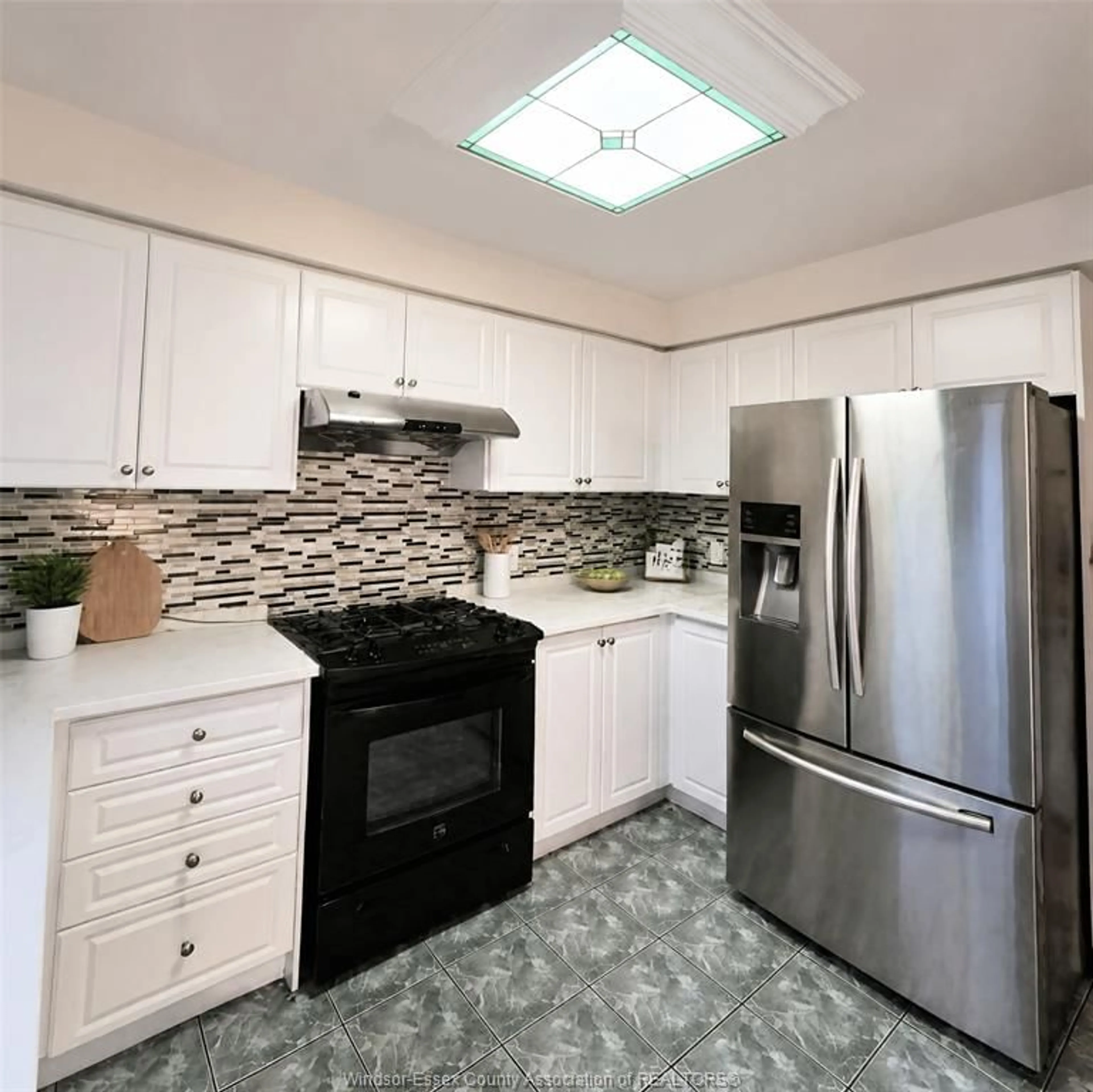 Unknown for 2271 RANDOLPH Ave, Windsor Ontario N9B 3V8