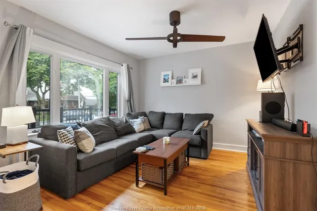 2457 TURNER, Windsor 3