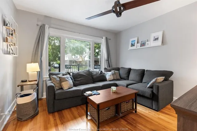 2457 TURNER, Windsor 5