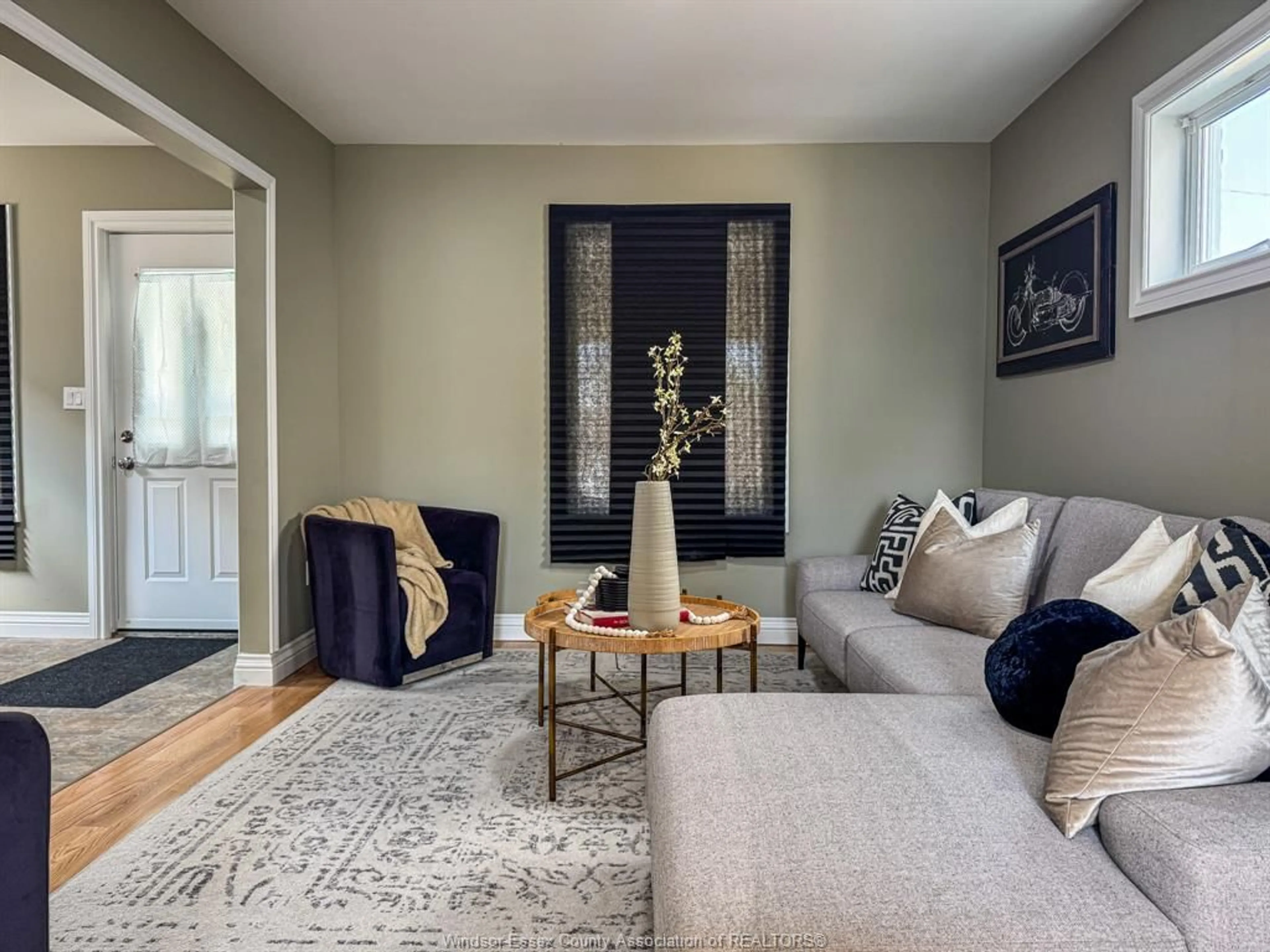 Living room with furniture, carpet floor for 1720 MARENTETTE, Windsor Ontario N8X 4E6