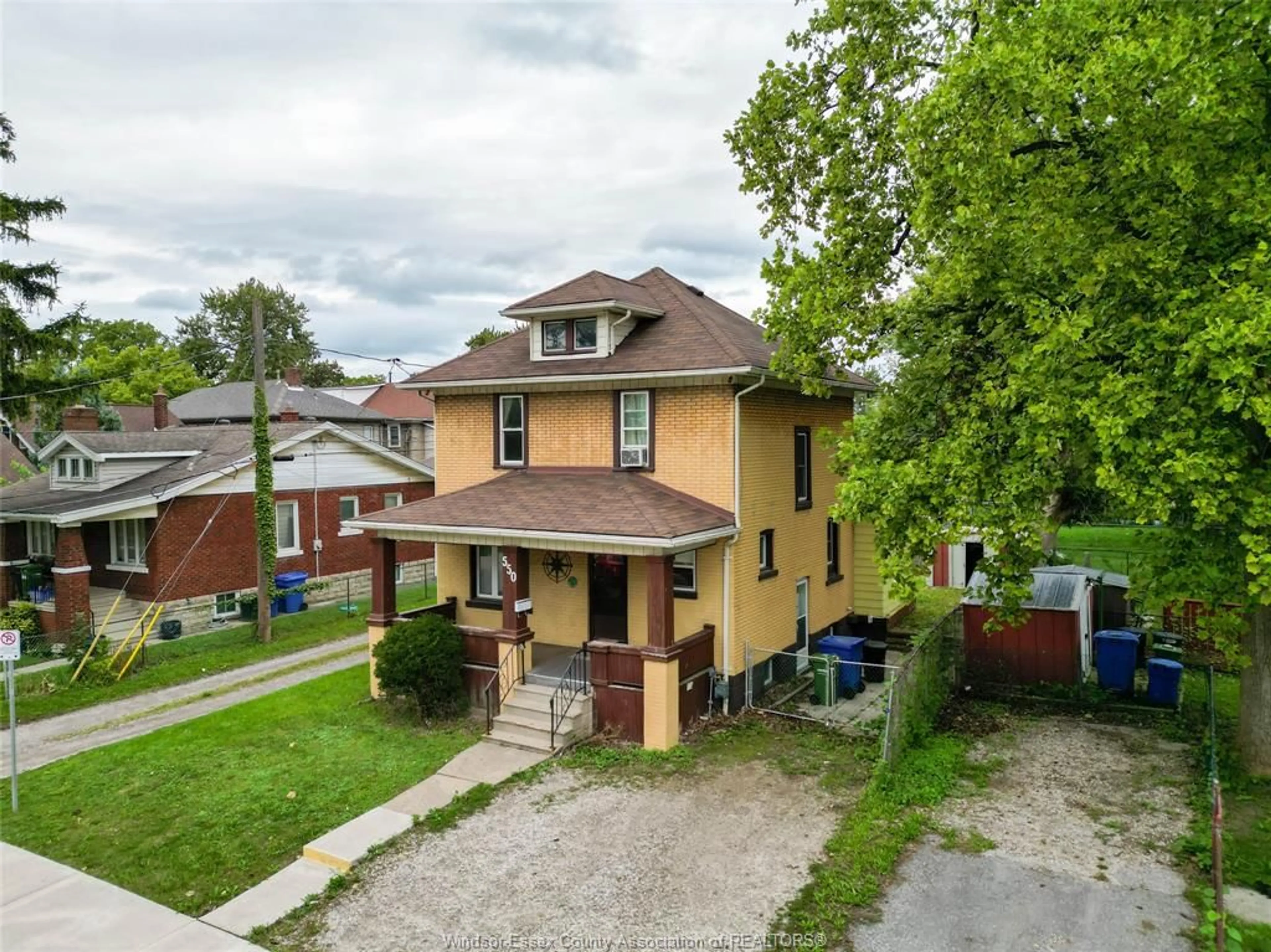 A pic from outside/outdoor area/front of a property/back of a property/a pic from drone, street for 550 ALLENDALE St, Windsor Ontario N8X 2C3