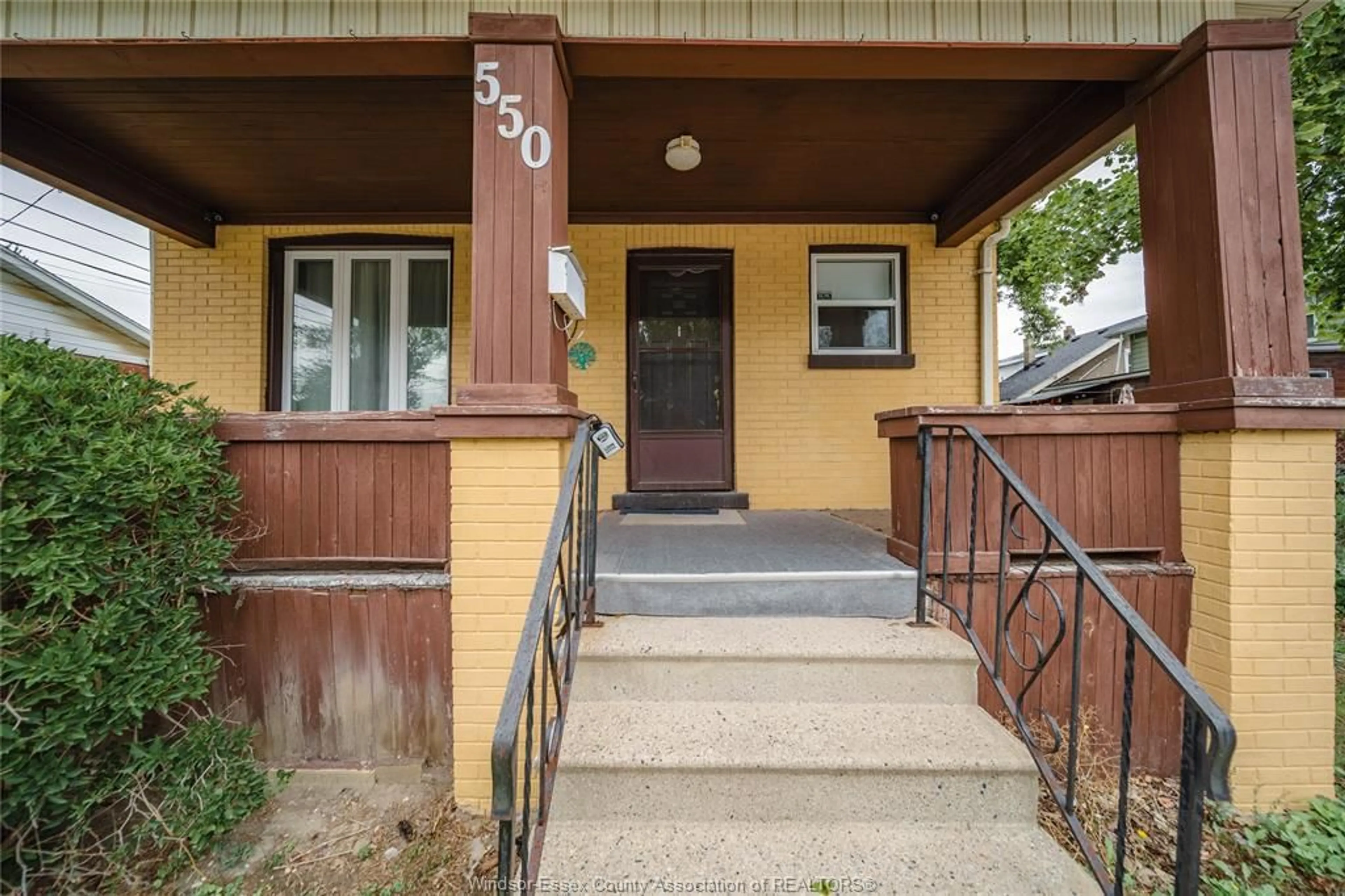 Unknown for 550 ALLENDALE St, Windsor Ontario N8X 2C3