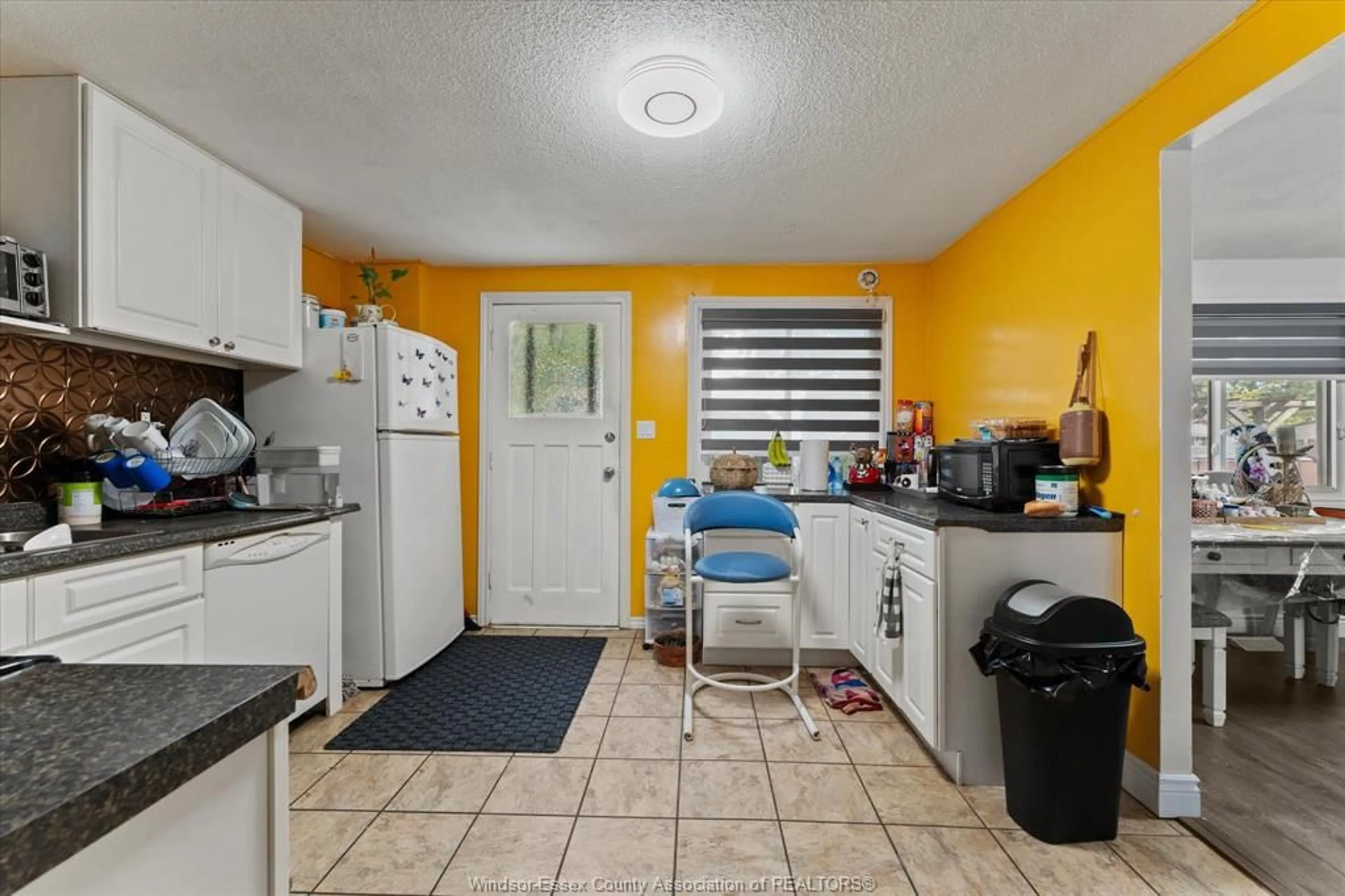 Standard kitchen, unknown for 10358 SHENANDOAH, Windsor Ontario N8R 1B5