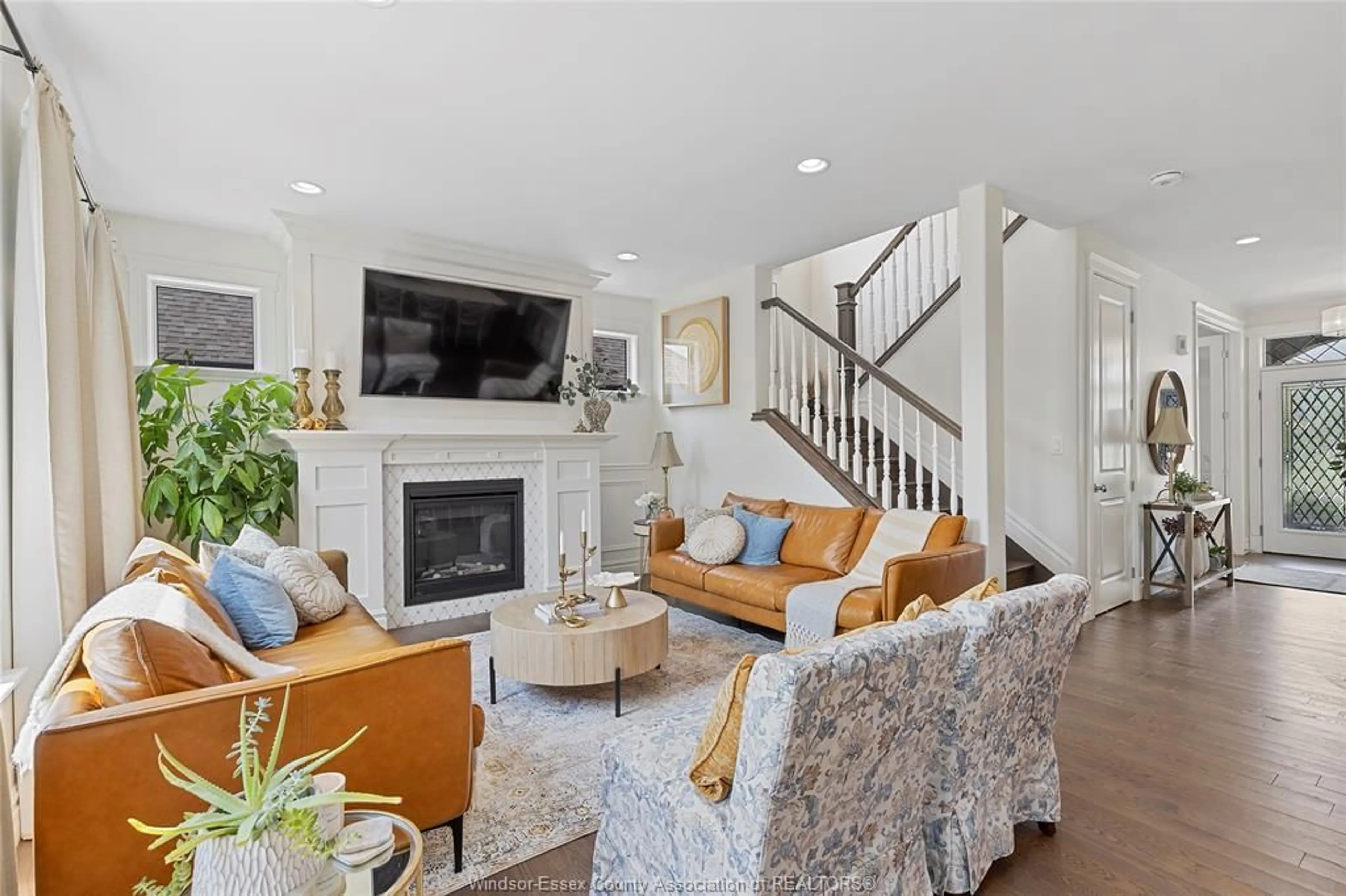 Living room with furniture, unknown for 539 RIVER DOWNS Ave, Lakeshore Ontario N0R 1A0