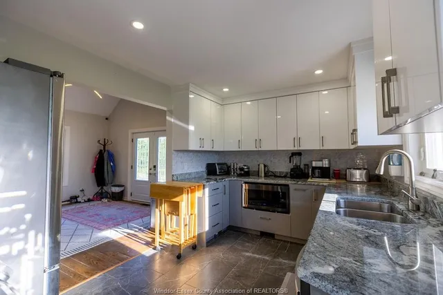 2040 FRONT Rd, Amherstburg 4