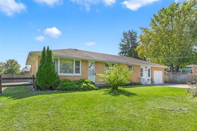 410 MCNAUGHTON Ave, Chatham 4