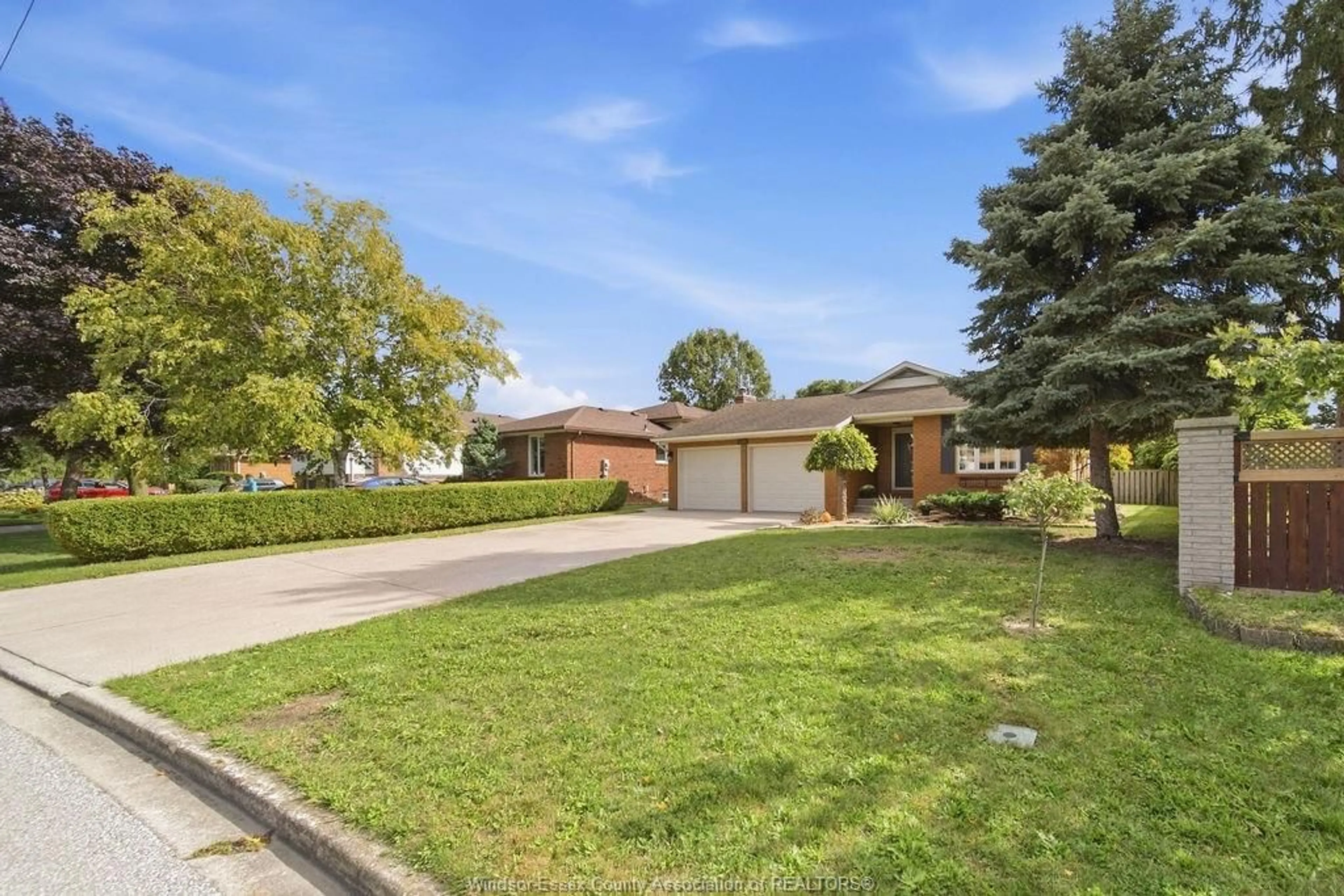 A pic from outside/outdoor area/front of a property/back of a property/a pic from drone, street for 12091 OLIVER, Tecumseh Ontario N8N 3G8