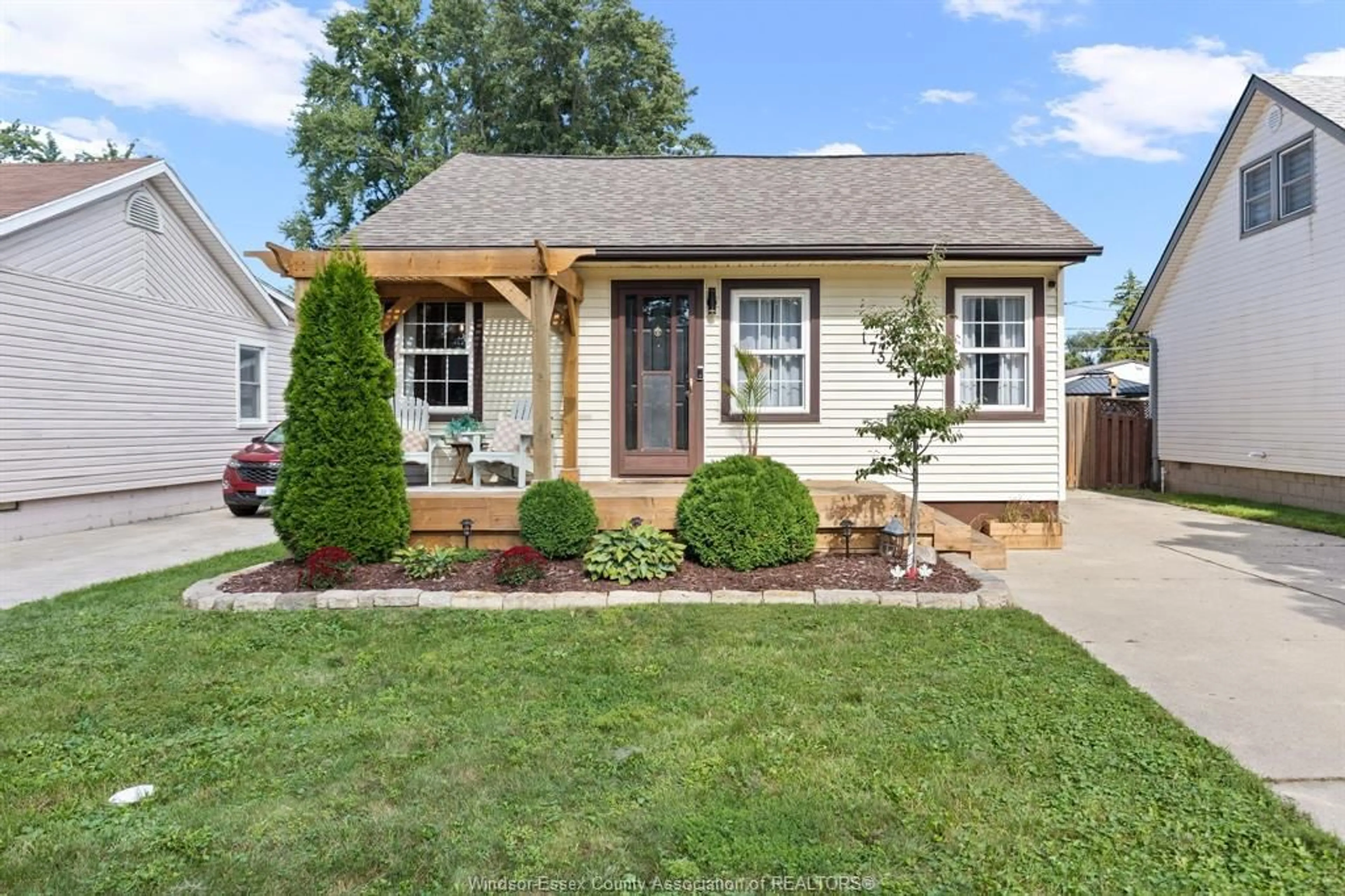 Home with vinyl exterior material, street for 1734 WESTCOTT, Windsor Ontario N8Y 4C9