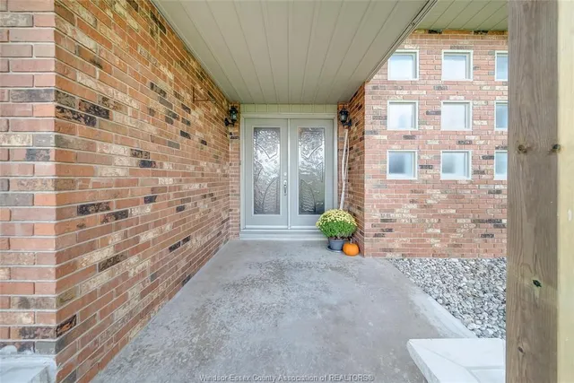7744 SAINT-PHILIPPE Line, Grande Pointe 5