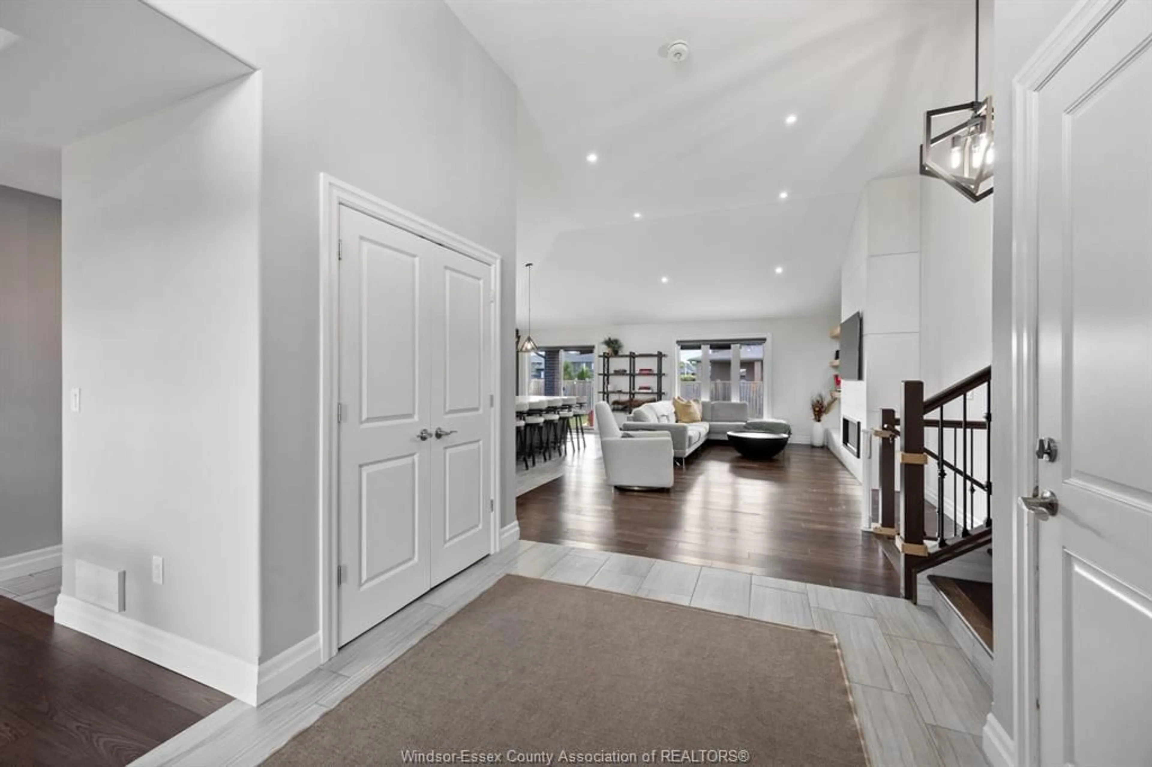 Indoor foyer for 1350 PASCAL, Lakeshore Ontario N8L 0T6