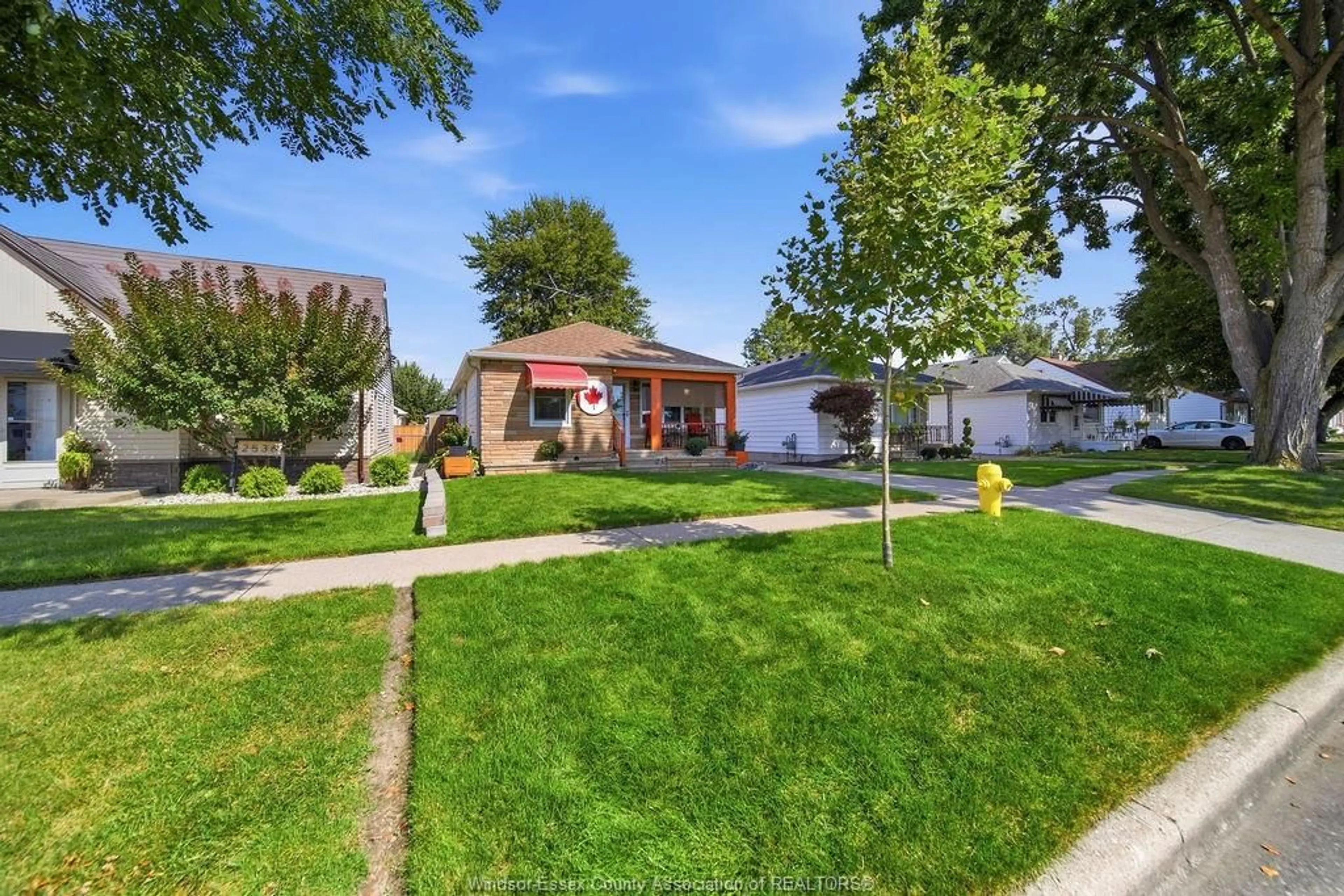 A pic from outside/outdoor area/front of a property/back of a property/a pic from drone, street for 2540 CHANDLER, Windsor Ontario N8W 4B1