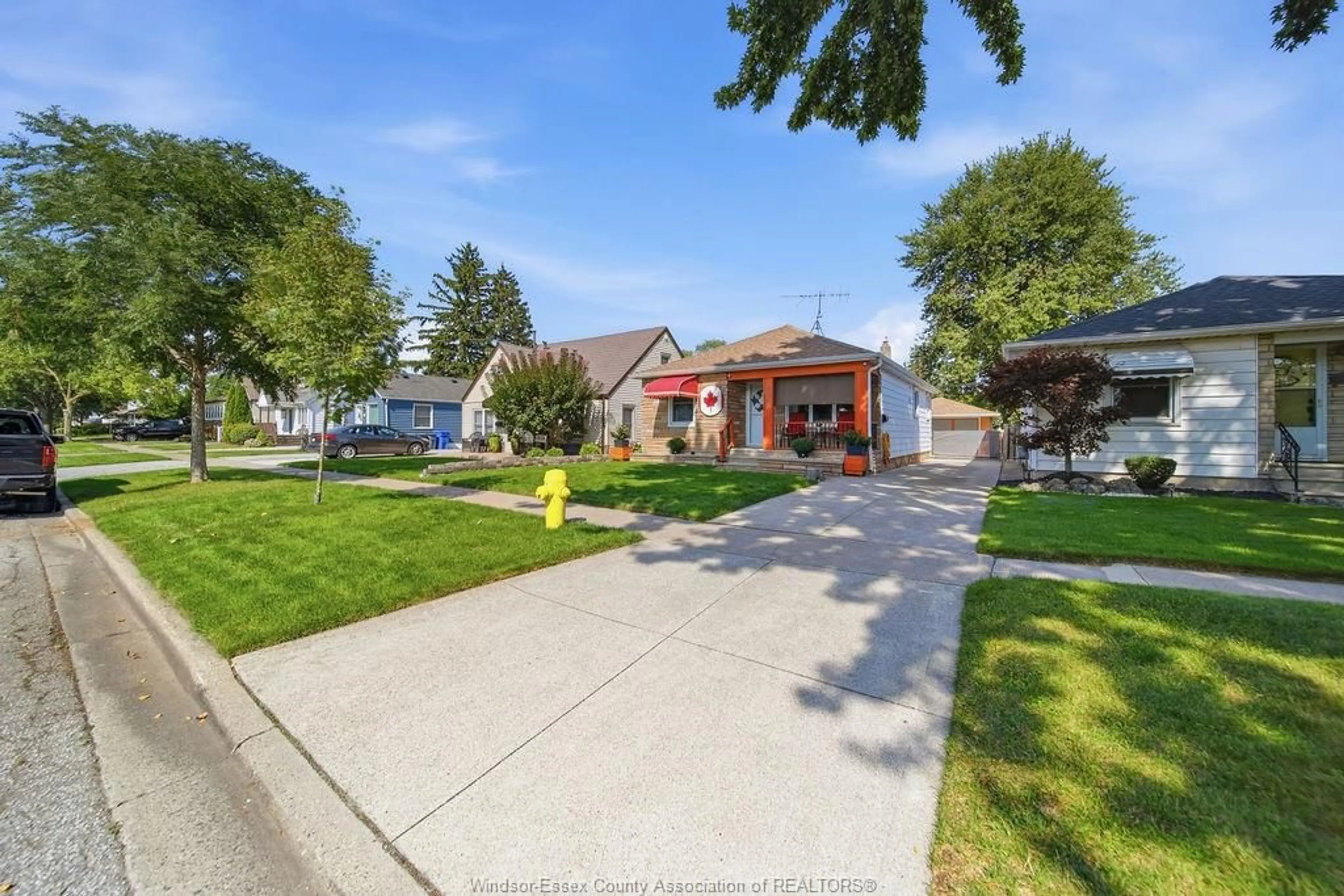 A pic from outside/outdoor area/front of a property/back of a property/a pic from drone, street for 2540 CHANDLER, Windsor Ontario N8W 4B1