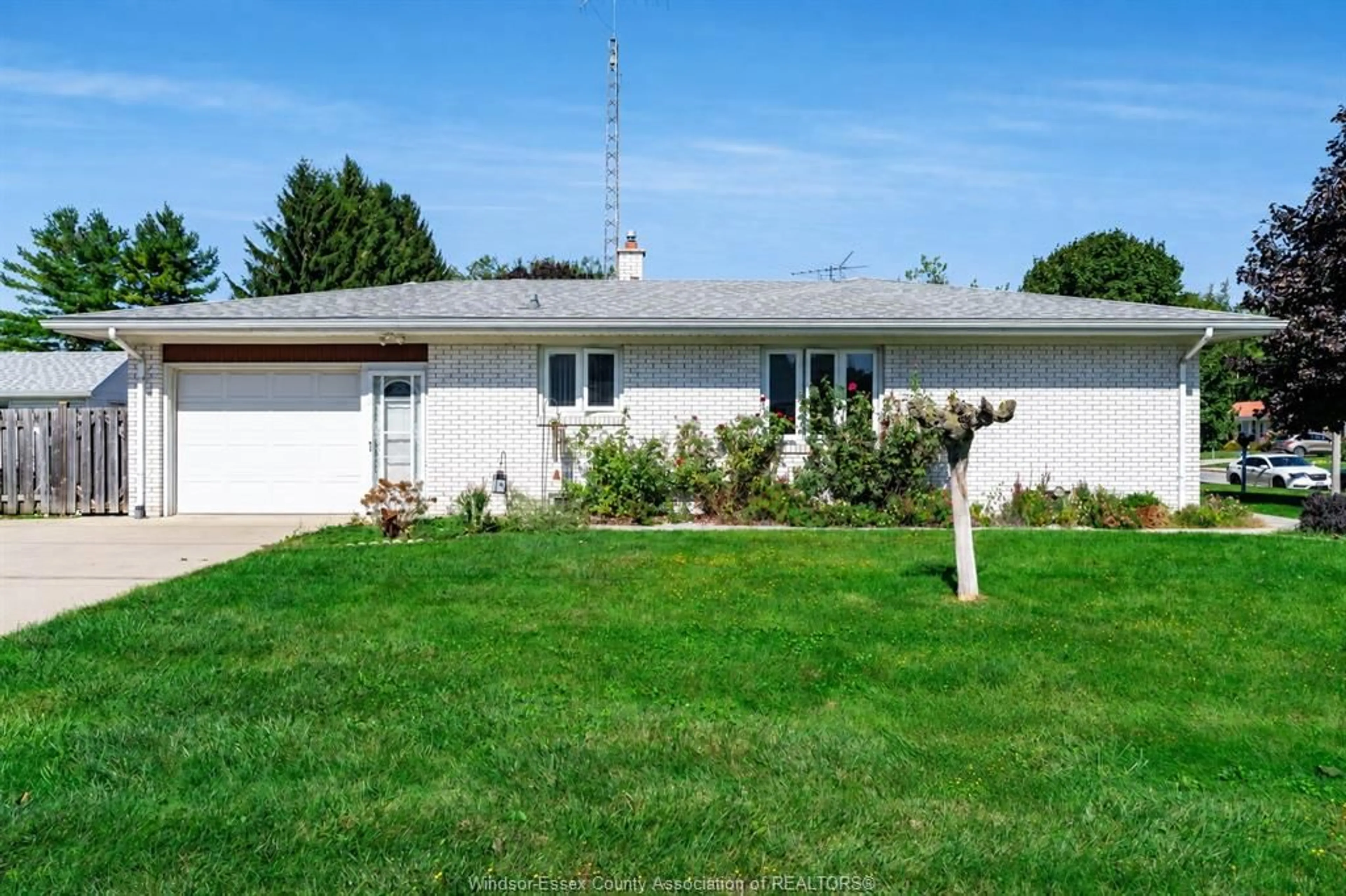 Home with vinyl exterior material, street for 85 Lutsch Ave, Leamington Ontario N8H 2N5