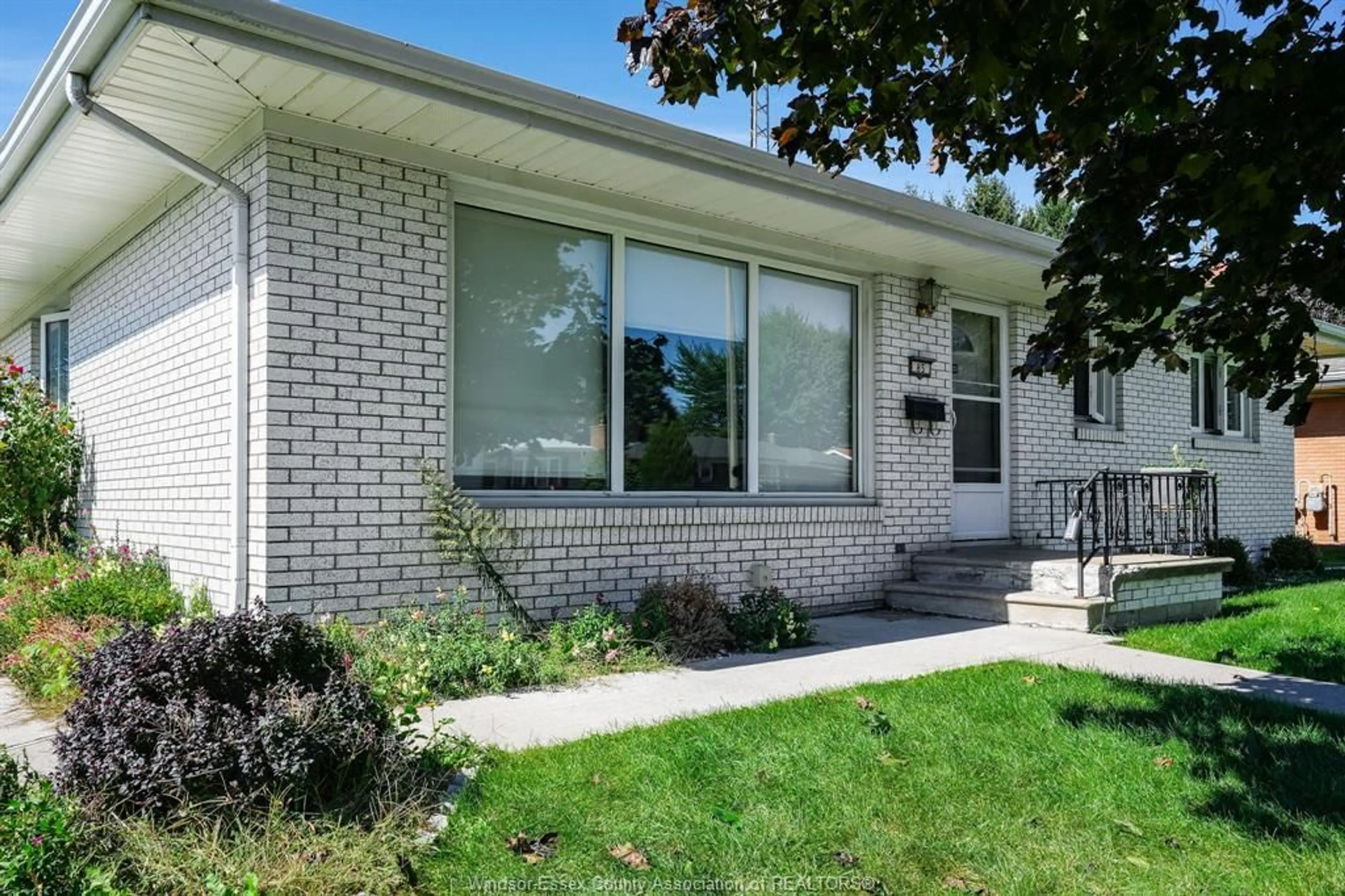 Home with vinyl exterior material, street for 85 Lutsch Ave, Leamington Ontario N8H 2N5