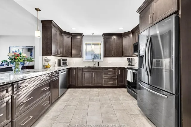 458 DESJARDINS Cres, Belle River 5