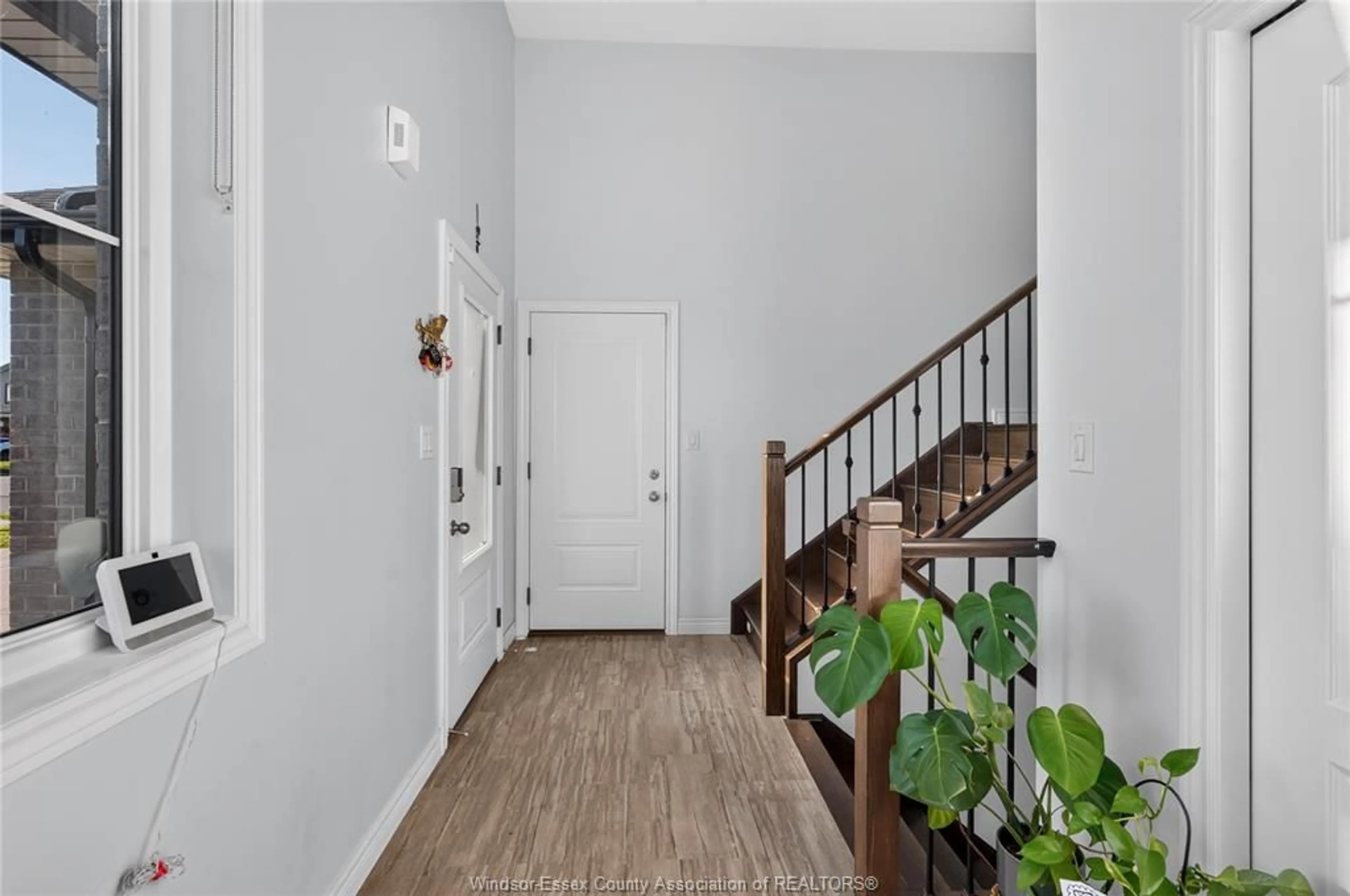 Indoor entryway for 1488 HARRISON St, LaSalle Ontario N9H 0E1