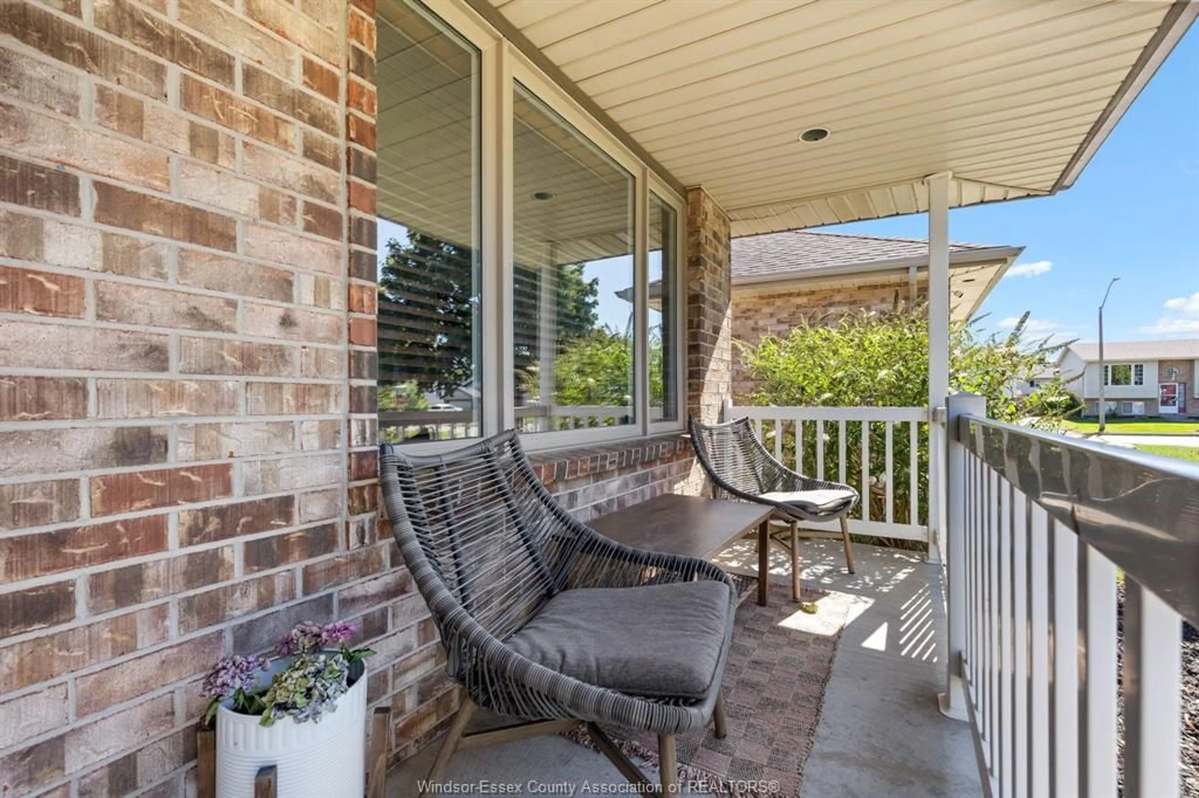Patio, street for 6 REYNOLDS Crt, Amherstburg Ontario N9V 3X8